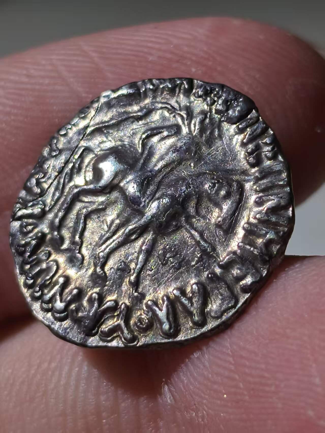 星盘世界钱币拍卖低佣金福利场(不直播) 非常少见！印度赛克王国的地方副王？萨迦斯坦统治者？斯帕拉霍雷斯银币，有一种说法是这个人就是汉书中提到的罽宾王乌头劳，有一处弯折，没断