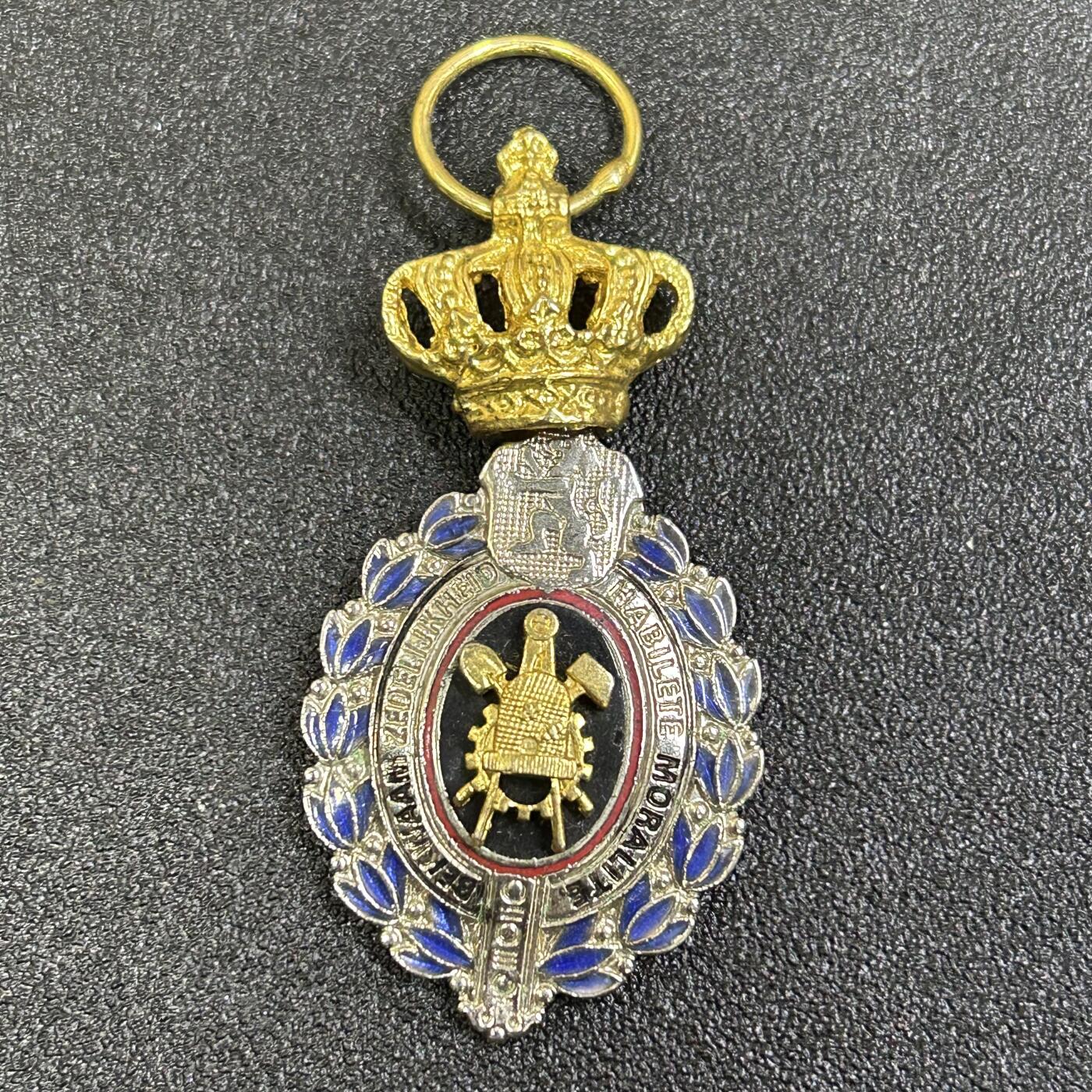 西秦中古拍卖第八十四期  比利时一级劳工奖章