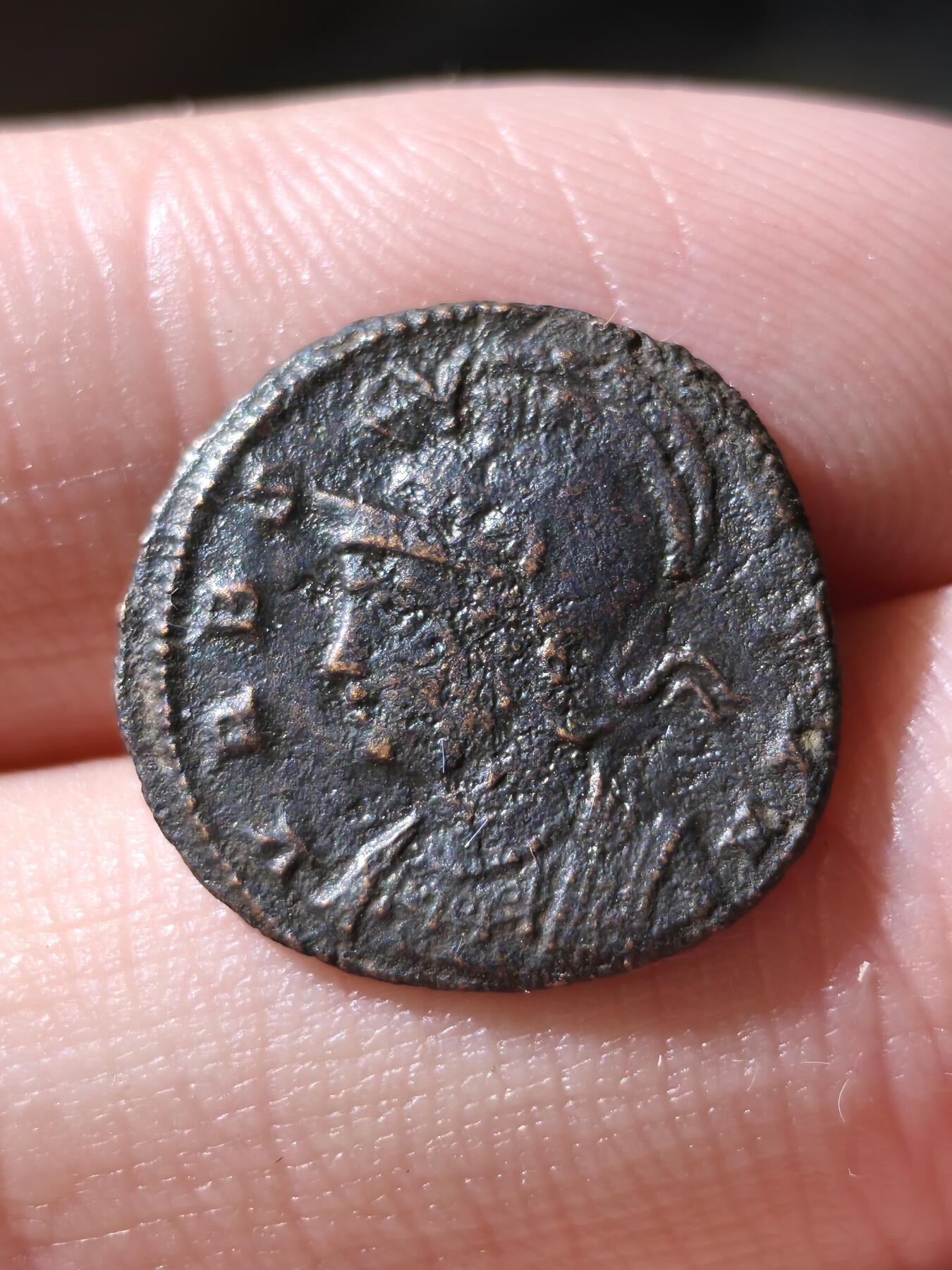 星盘世界钱币拍卖低佣金福利场(不直播) 罗马帝国 公元333-335年 君士坦丁大帝发行的城市纪念币 少见的由君士坦丁堡厂打制的纪念罗马城的版本