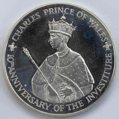掌中浮雕-藏着的欧洲第058场 - 1979年牙买加25美元精制纪念币，纪念威尔士亲王查尔斯王子任职10周年，牙买加银行授权伦敦造币厂铸造，925银，63mm，136.3g，铸造25000枚（盒子内衬开胶）