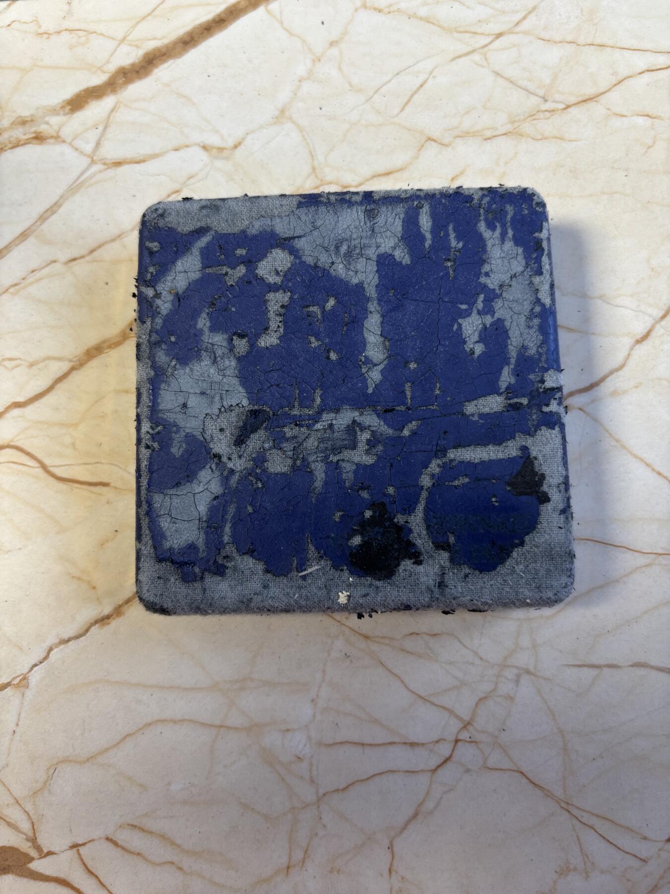 第197期拍卖 法国1990年100法郎精制银币 查理曼大帝 22.2克900银 发行量：3万 盒证全，盒子脱皮