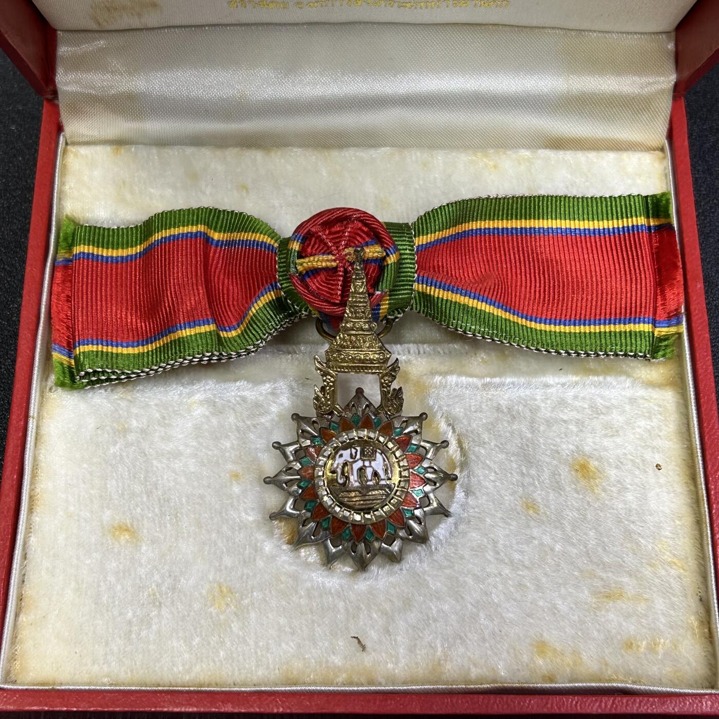 西秦中古拍卖第八十四期  泰国军官级白象勋章 银制有银标 带原盒