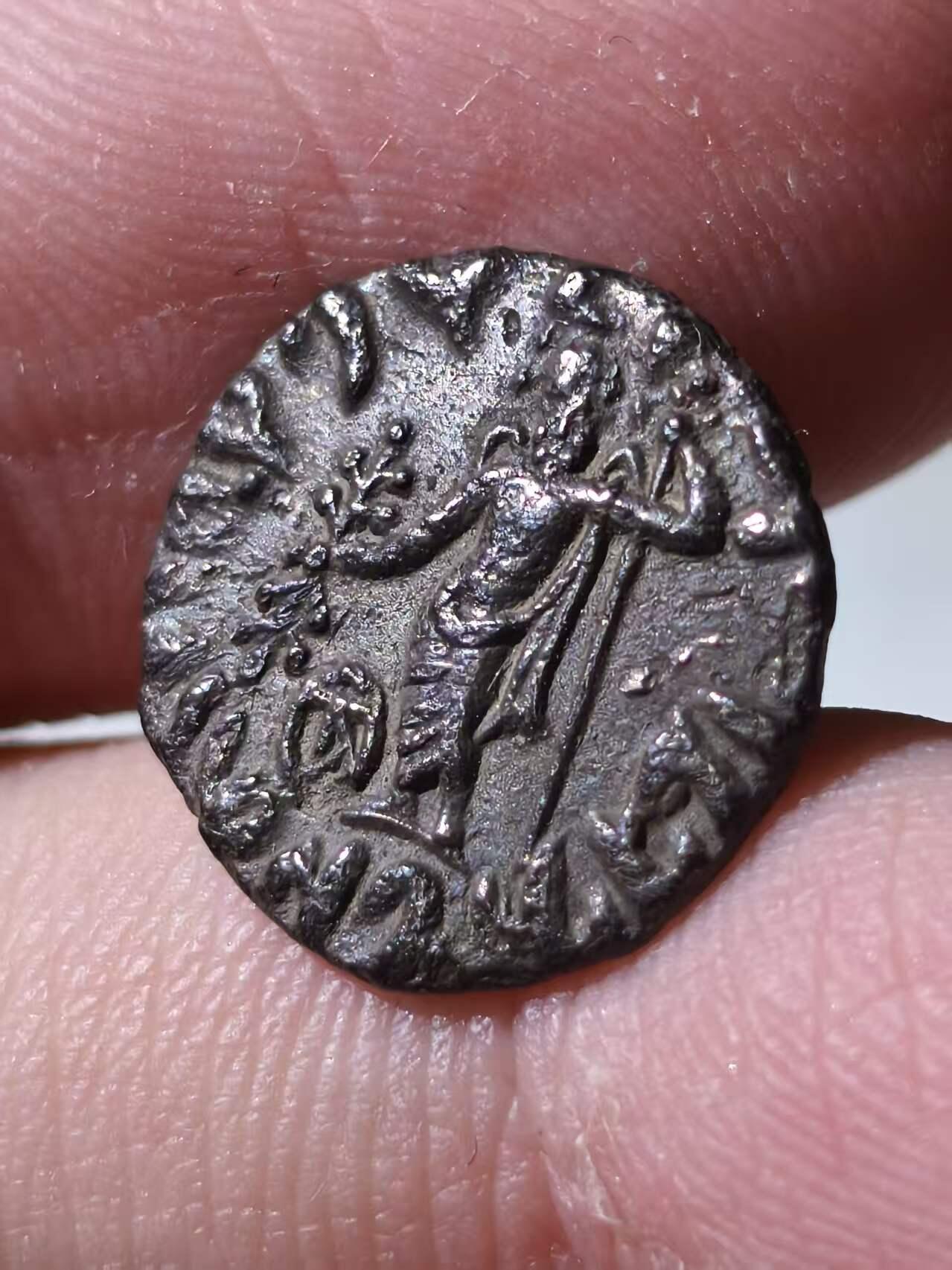 星盘世界钱币拍卖低佣金福利场(不直播) 非常少见精品！印度赛克王国的地方副王？萨迦斯坦统治者？斯帕拉霍雷斯之子斯帕拉加达梅斯银币，有一种说法是这个人就是汉书中提到的罽宾王乌头劳之子！有一点点弯