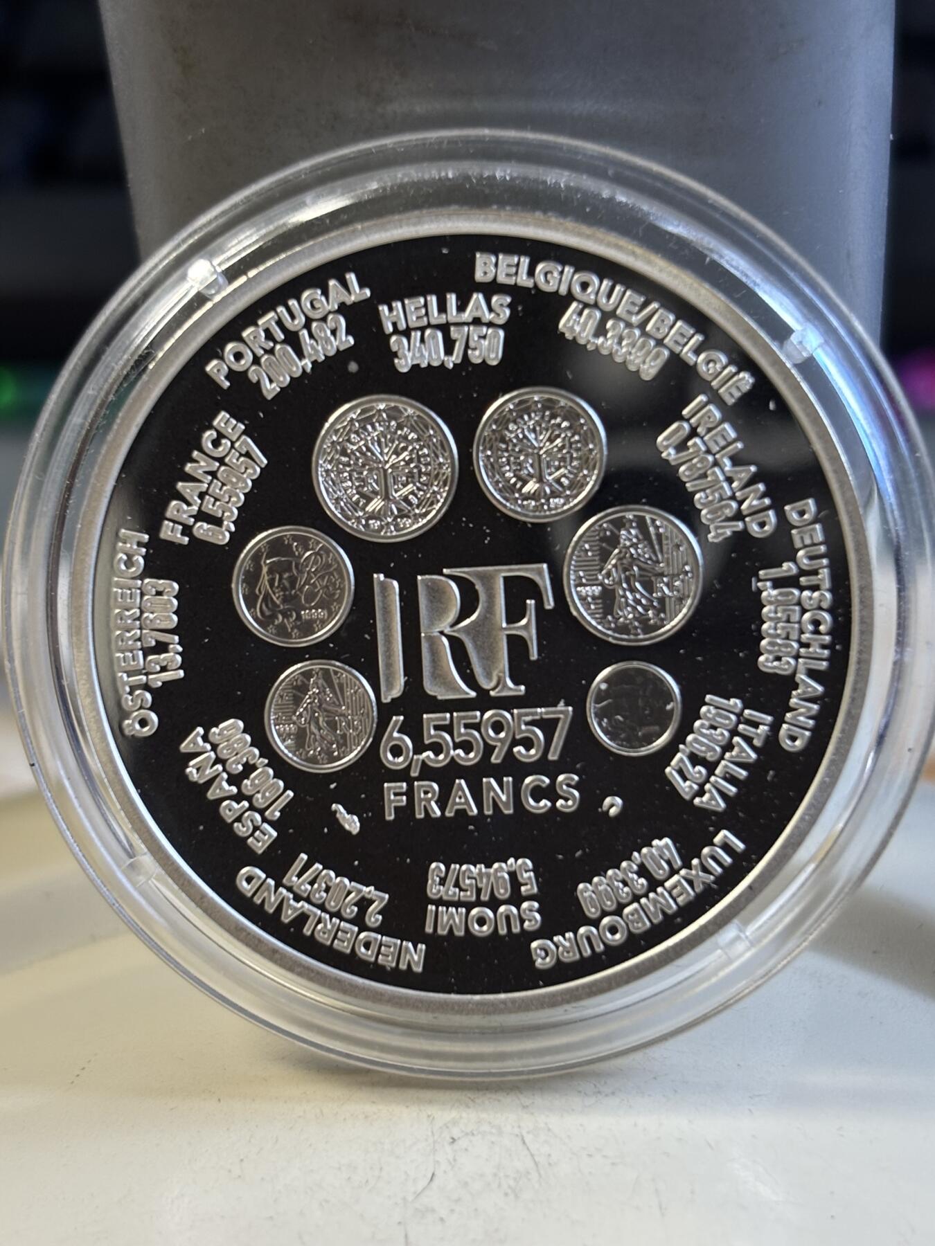 第197期拍卖 法国2001年6.55957法郎精制银币 欧元最后的转换率 22.2克900银 发行量：2万 盒证全