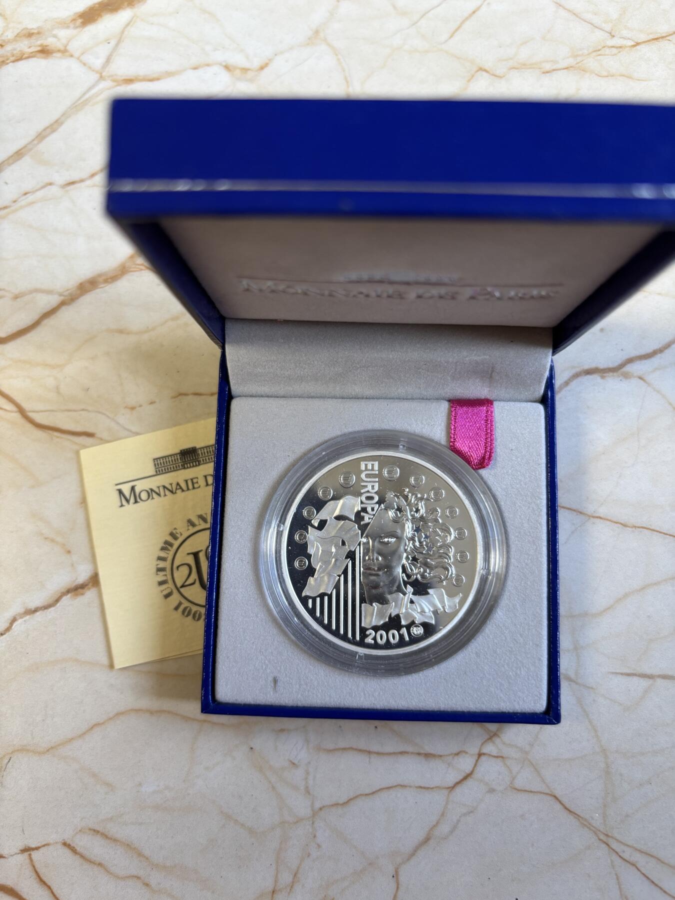 第197期拍卖 法国2001年6.55957法郎精制银币 欧元最后的转换率 22.2克900银 发行量：2万 盒证全
