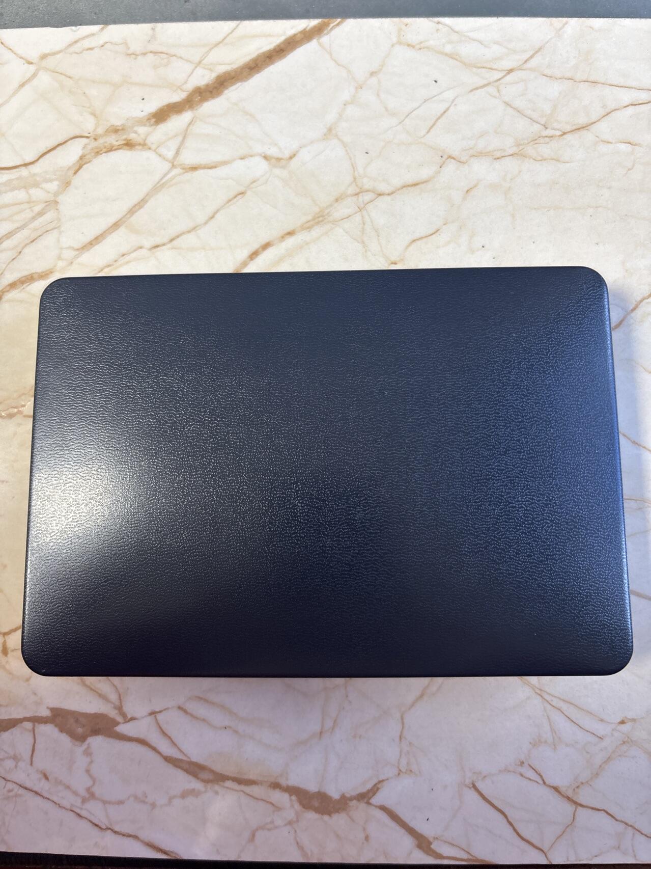 第197期拍卖 荷兰1995年二战胜利50周年币套 含一枚银章（925银25克）锌分币（1941-44)费城银币（1.4克640银,1944）1盾（720银10.2克，复刻1940）10盾（720银25克，1970）盒证全