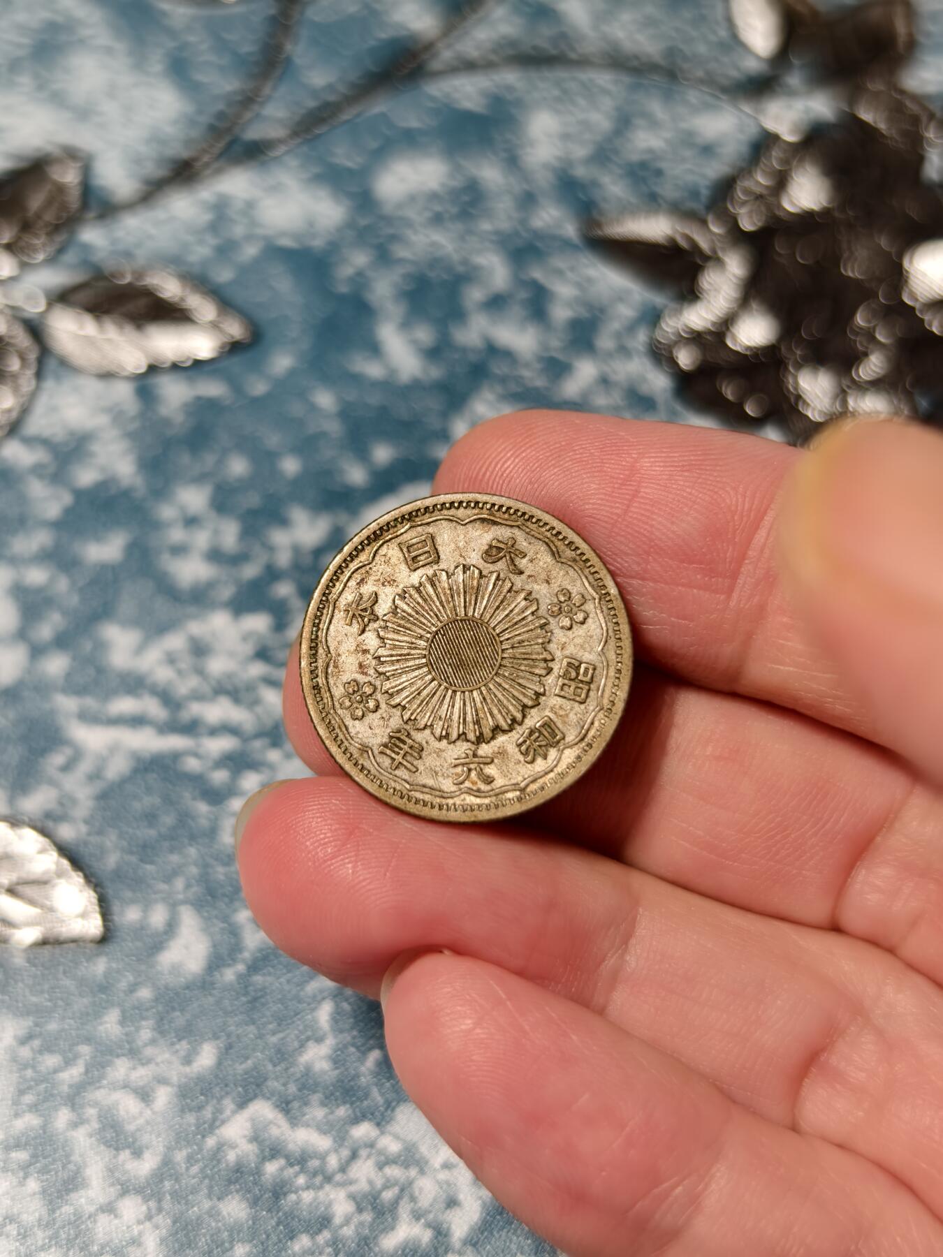 抚柳草堂-第二十五期章牌钱币  奖章勋章 满百包邮 放漏专场 1931日本双凤五十钱银币 重5.1g 昭和六年 老包浆美品