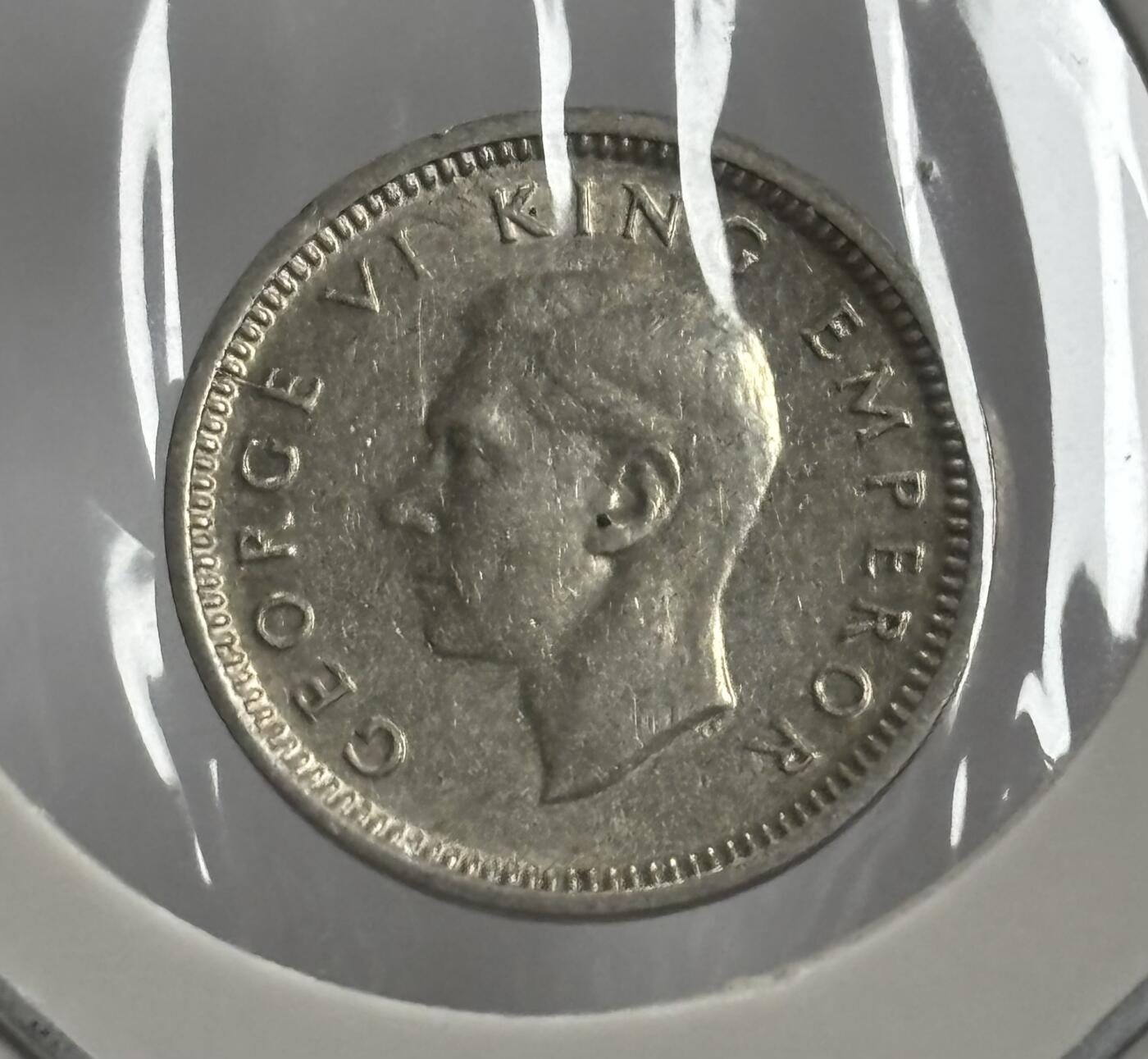 文馨钱币收藏第 300 场，银币，散币，小量德占比利时时期货币，长期接代拍业务 UNC 极美品 1946 年英属新西兰乔治六世 3 便士银币 1.4 克 500 银 关门版，裸币天花板级别