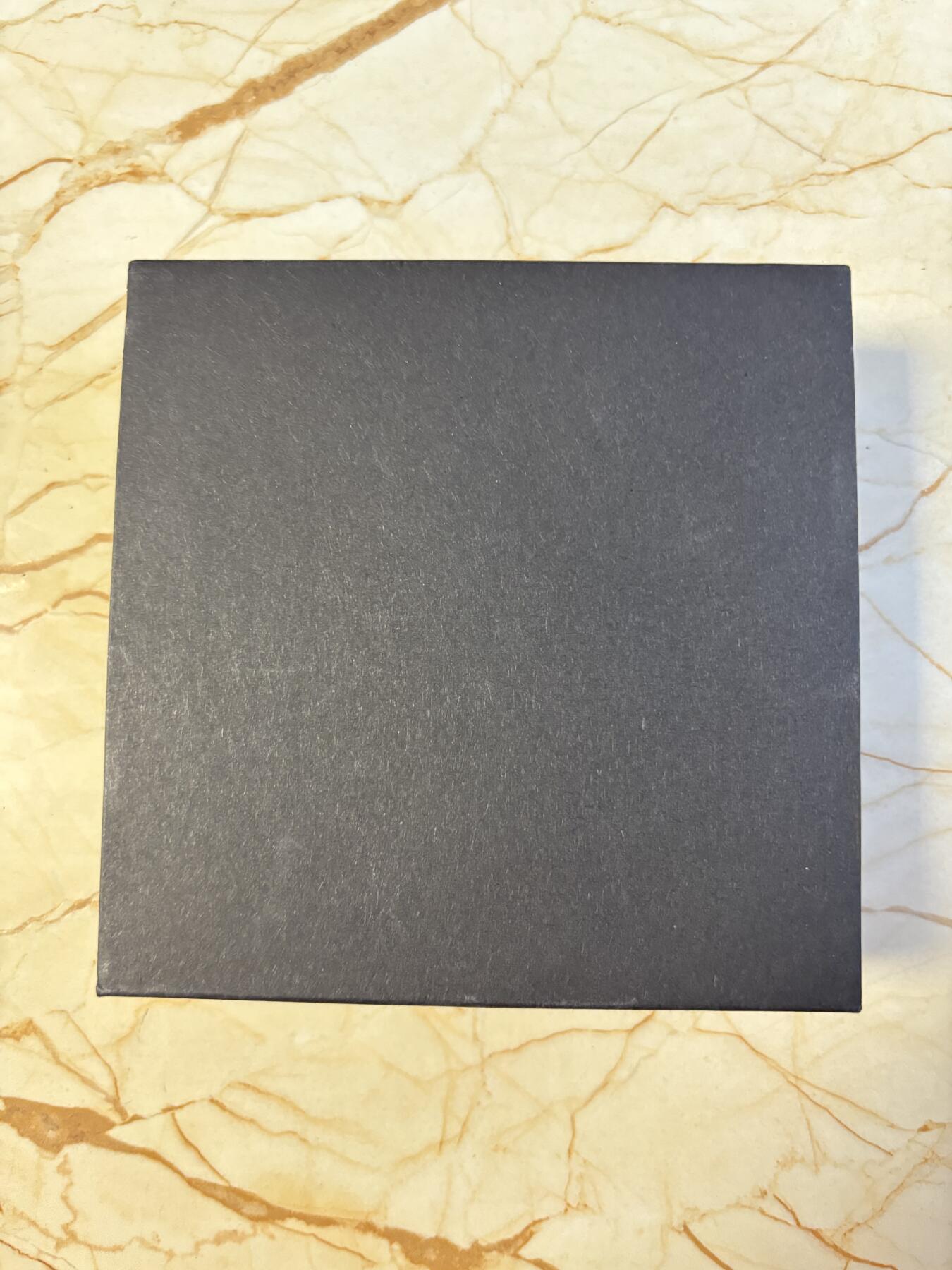 第197期拍卖 蒙古2023年1000图格里克高浮雕异形仿古银币 中国农历生肖-甜蜜的银兔 1盎司999银 发行量：999 盒证全