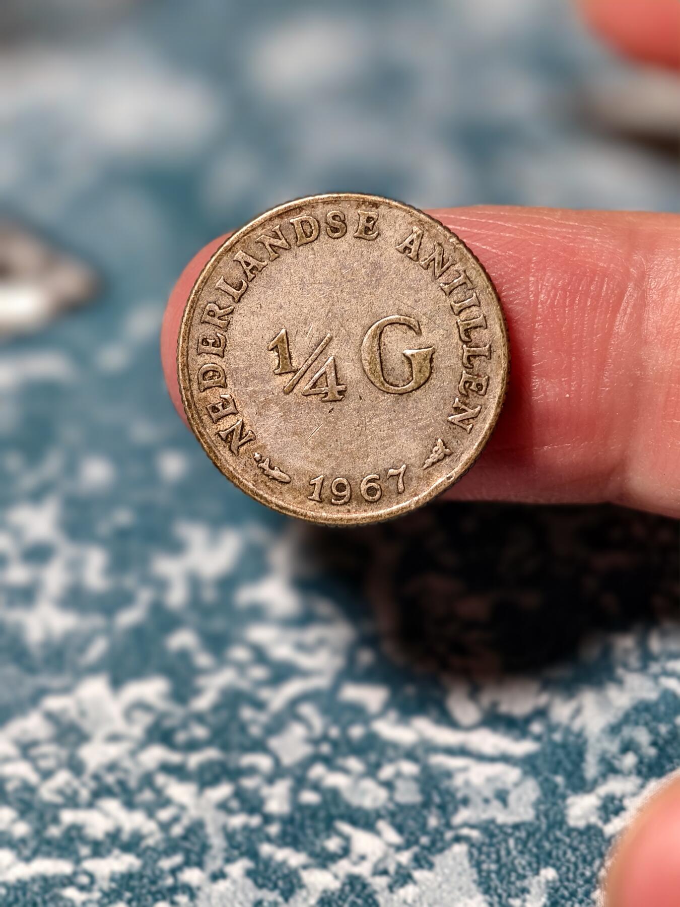 抚柳草堂-第二十五期章牌钱币  奖章勋章 满百包邮 放漏专场 1967荷属安的列斯（Netherlands Antilles）1967年朱莉安娜女王1/4盾（1/4 Gulden）银币 重3.6g 老包浆品相不错