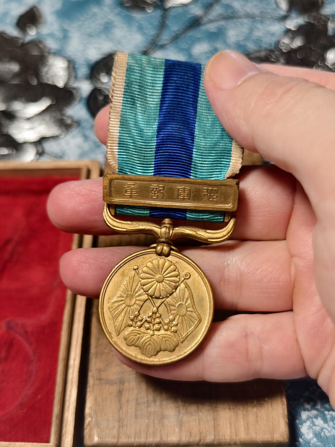 抚柳草堂-第二十五期章牌钱币  奖章勋章 满百包邮 放漏专场 1904日俄从军原盒好品 铜质镀金 