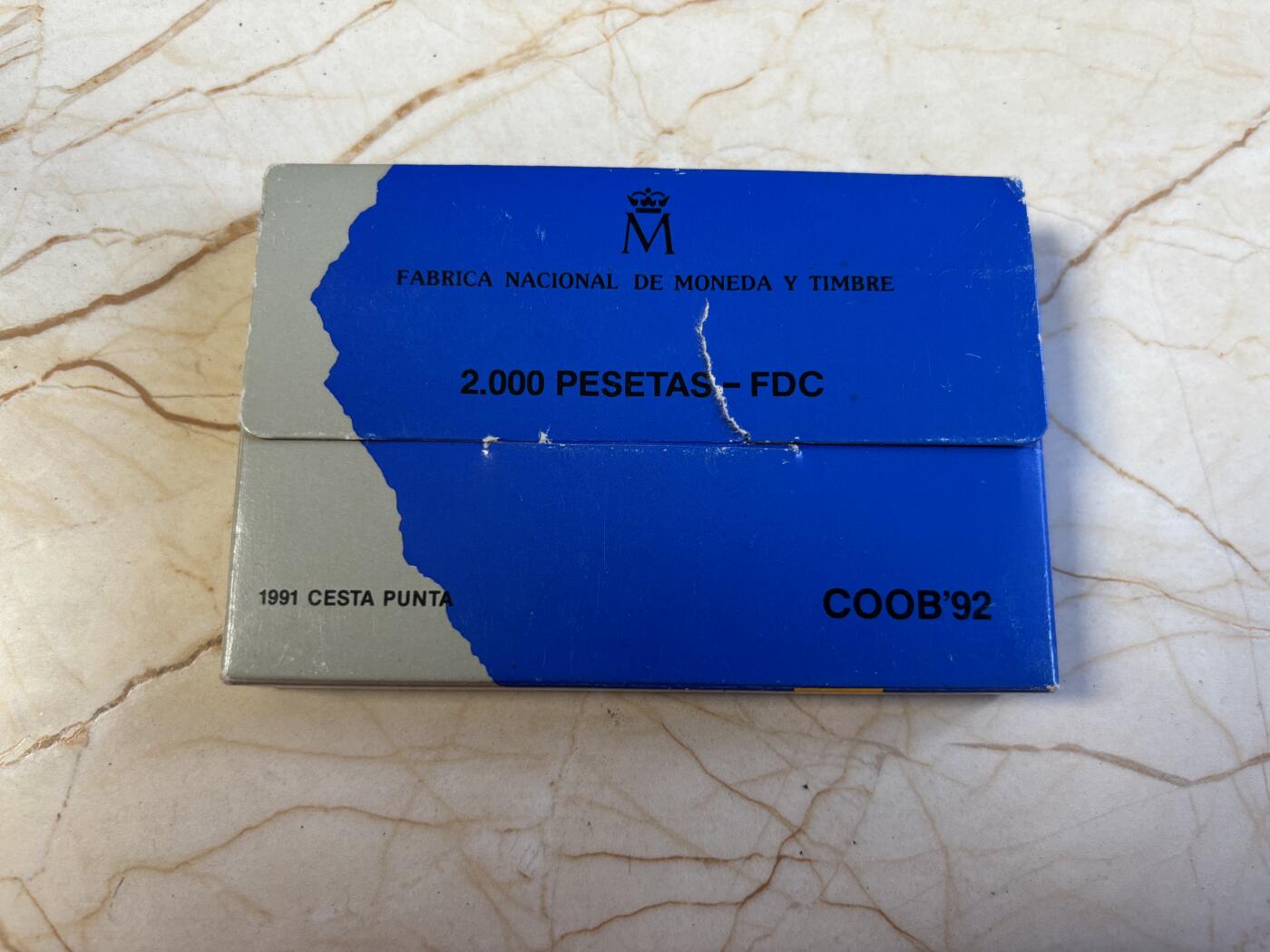 第197期拍卖 西班牙1990年2000比塞塔精制银币 巴塞罗那奥运会系列-巴斯克球（西班牙回力球） 27克925银 发行量：8万 盒证全，有瑕疵