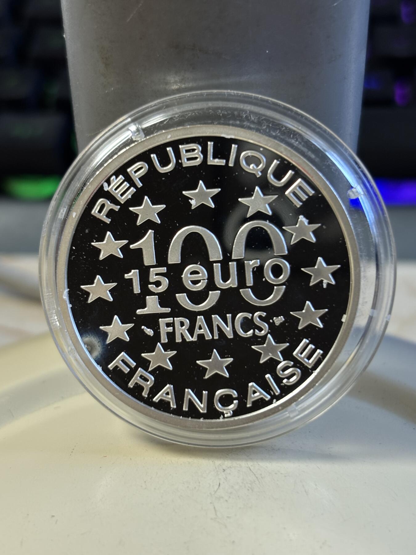 第197期拍卖 法国1997年100法郎/15欧元双面值精制银币 瓦茨拉夫城墙(卢森堡) 22.2克900银 发行量：2万 盒证全