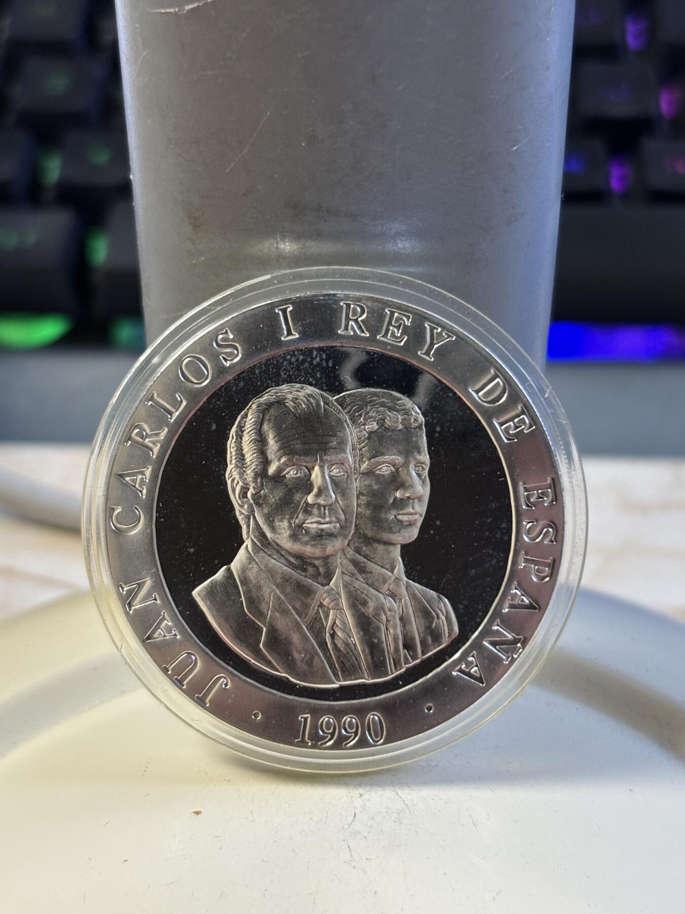 第197期拍卖 西班牙1990年2000比塞塔精制银币 巴塞罗那奥运会系列-巴斯克球（西班牙回力球） 27克925银 发行量：8万 盒证全，有瑕疵