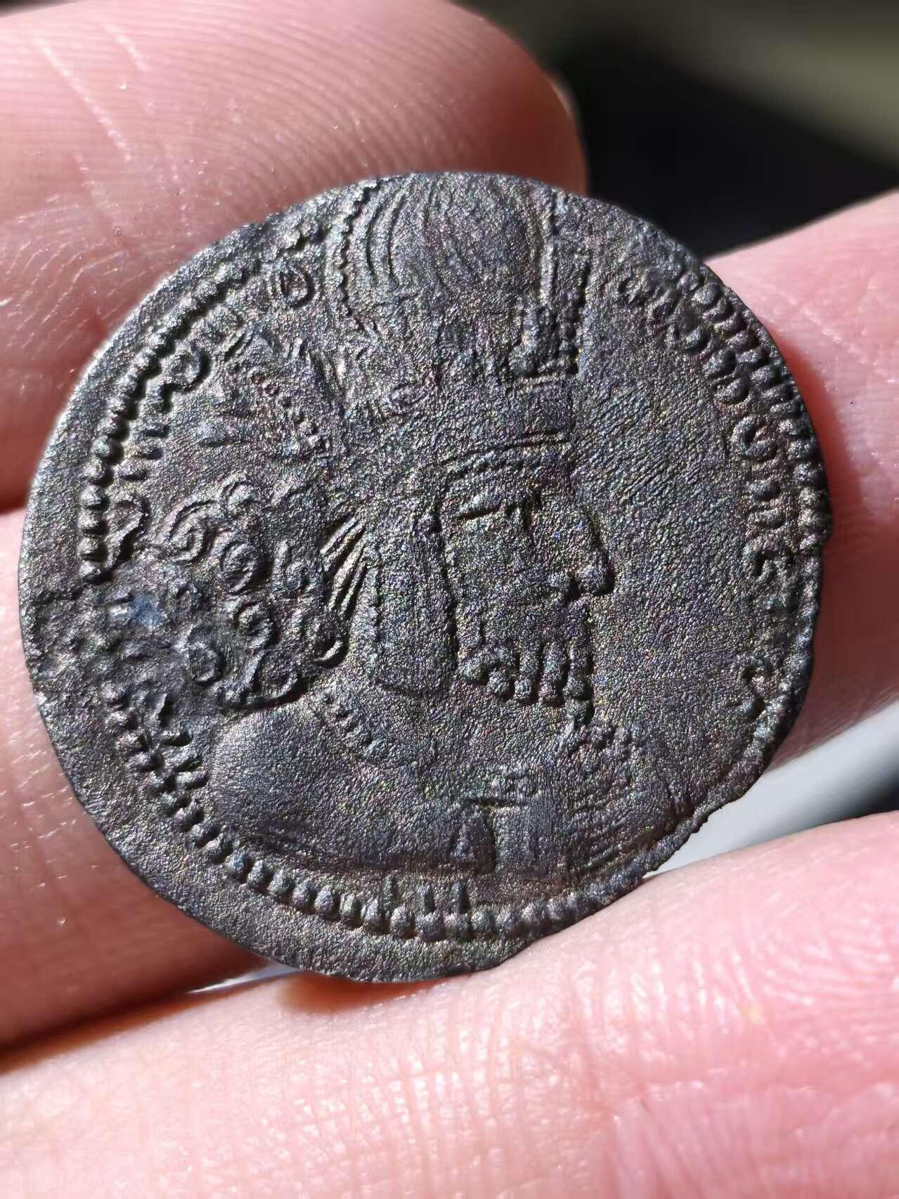 星盘世界钱币拍卖低佣金福利场(不直播) 原状态！萨珊波斯帝国 公元241-272年 沙普尔一世 德拉克马银币 泰西封造币厂打制 沙普尔一世为阿尔达希尔一世之子，在位期间四处征讨，扩大了帝国的疆域，文治武功非常厉害的极盛之主