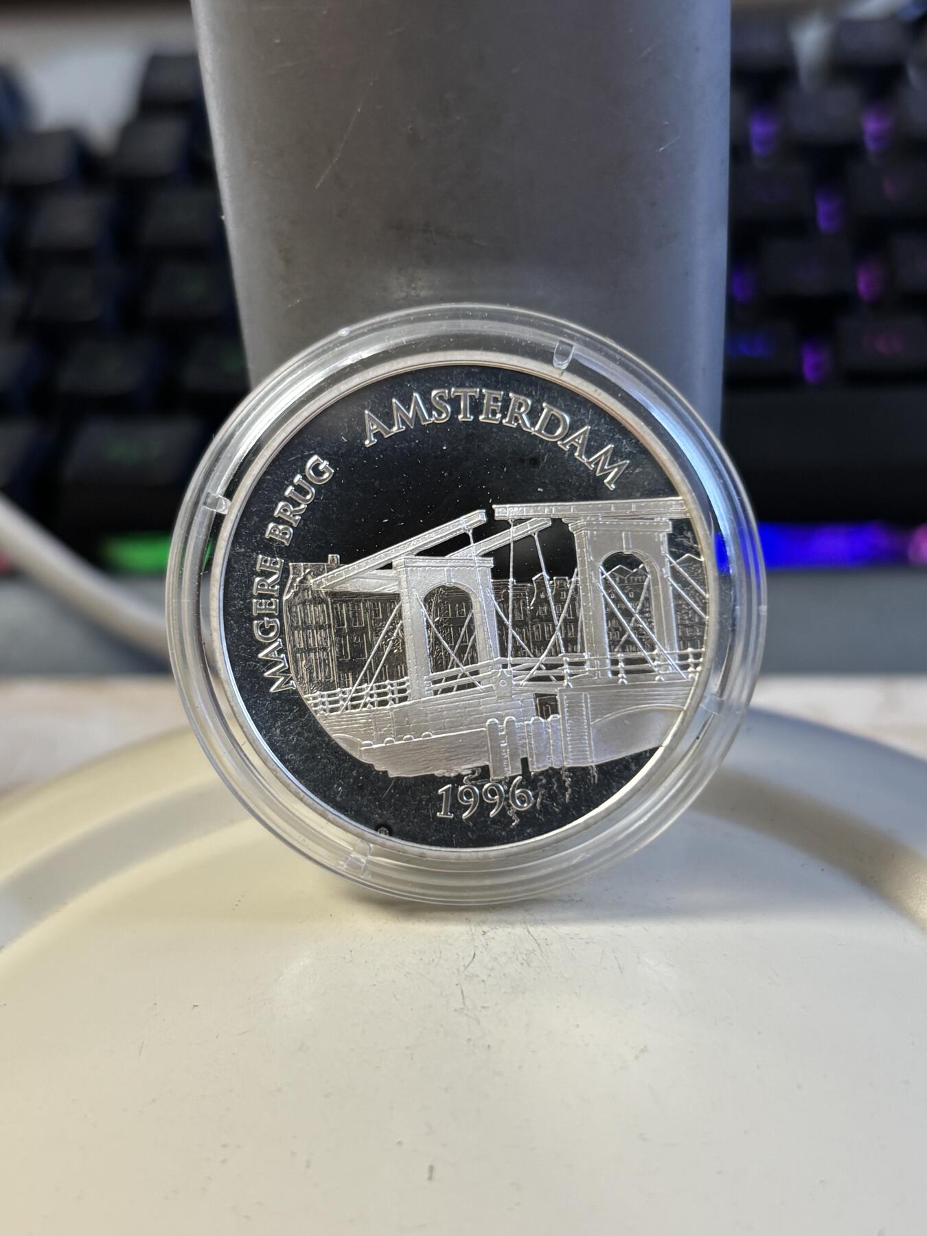 第197期拍卖 法国1996年100法郎/15欧元双面值精制银币 阿姆斯特丹运河(荷兰) 22.2克900银 发行量：2万 盒证全