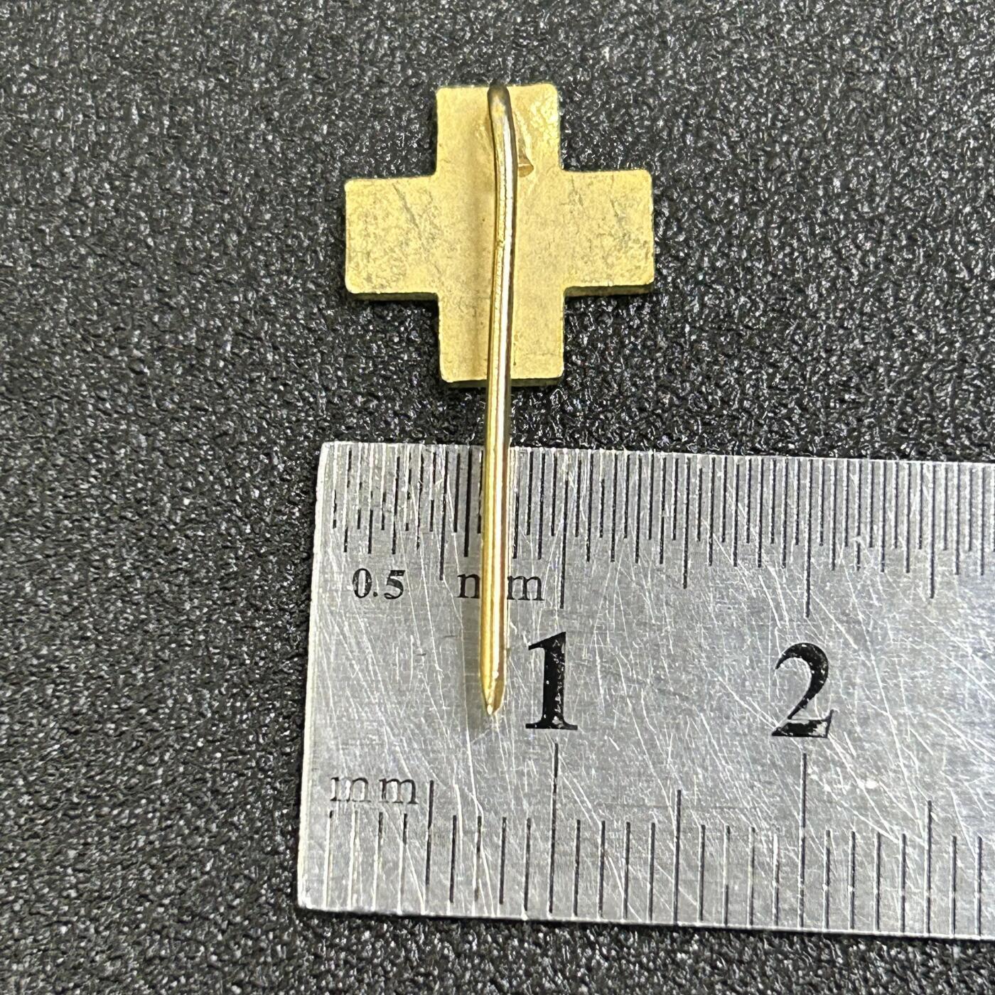 西秦中古拍卖第八十四期  民国红十字徽章 会员插针 退台后