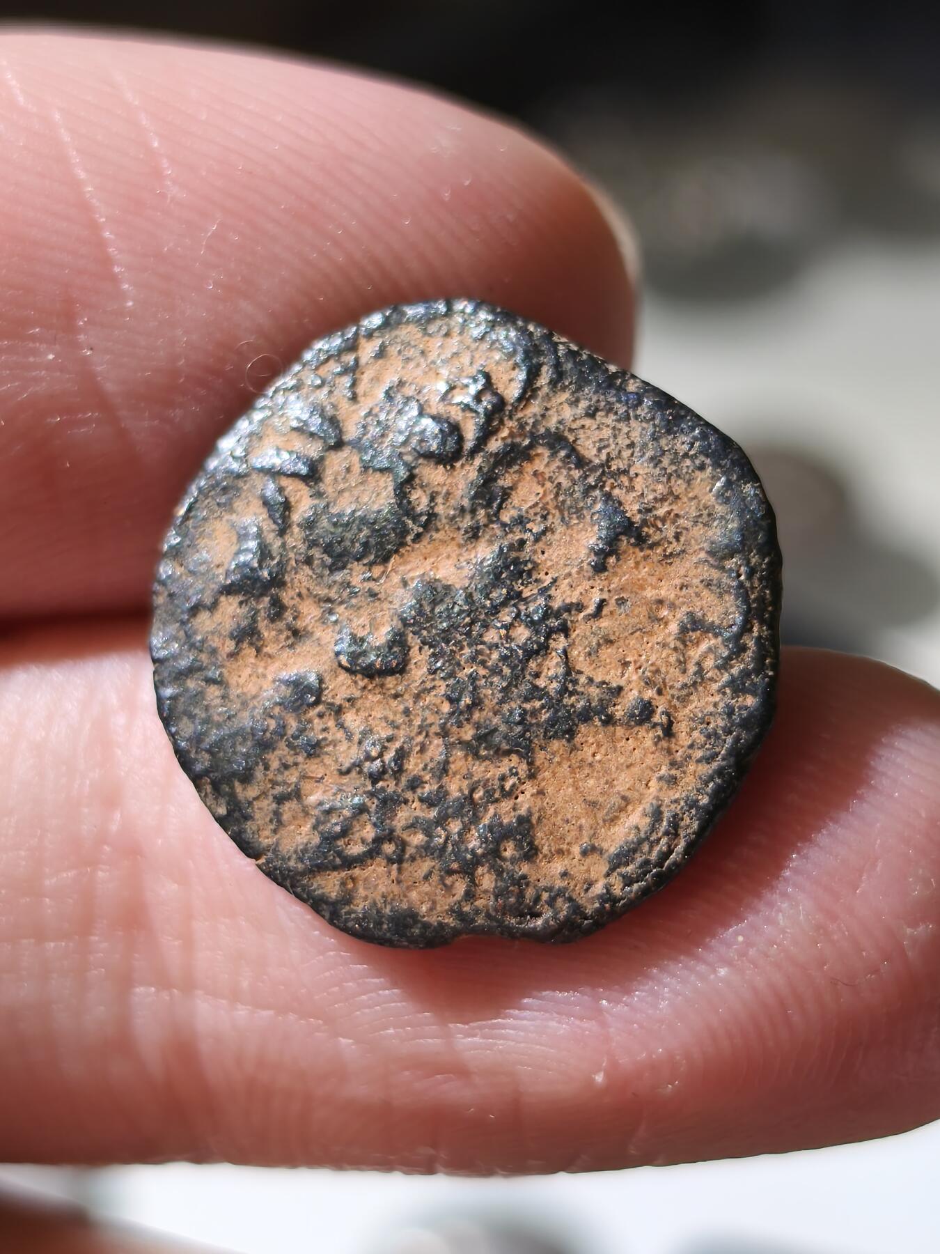 星盘世界钱币拍卖低佣金福利场(不直播) 古希腊 塞琉古王朝 公元前 114/3 - 前 95 年 安条克九世铜币发行于塞琉古王朝后期继业者内战时期，正面为安条克九世戴王带的头像，背面为带翼雷电杵。