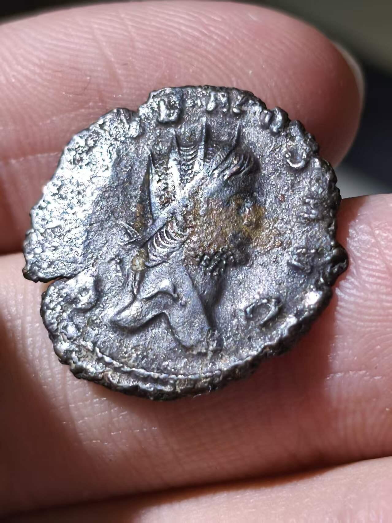 星盘世界钱币拍卖低佣金福利场(不直播) 加里恩努斯安东尼银币，公元260至268年铸于罗马厂，背幸福女神在喂食缠在手臂上的蛇。