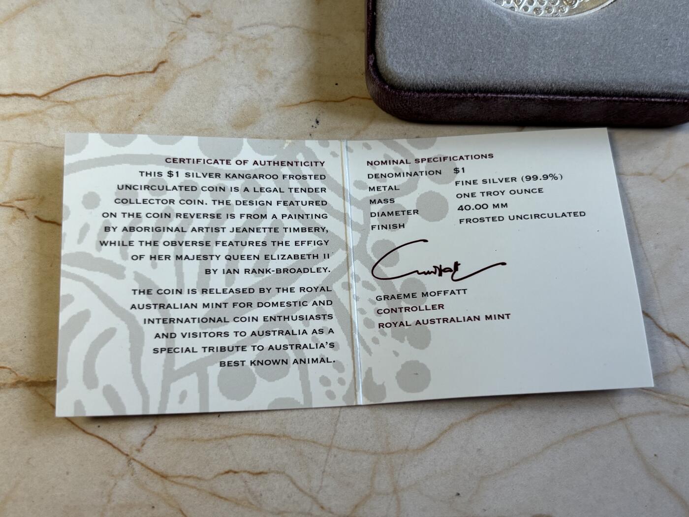 第197期拍卖 澳大利亚2001年1元磨砂非流通银币 袋鼠 1盎司999银 发行量：2万多 盒证全，银价584