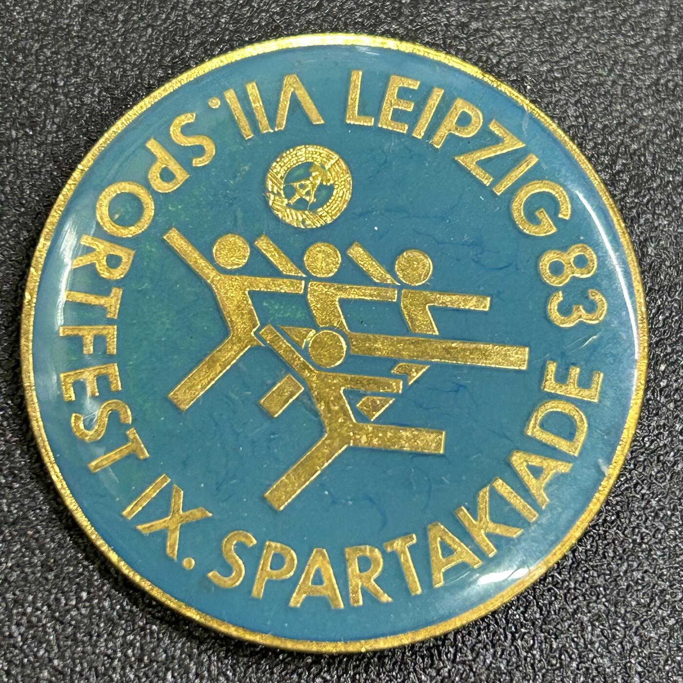 西秦中古拍卖第八十四期  东德 民主德国莱比锡83年第七届体育节—第九届斯巴达克运动会 铜制 蓝色