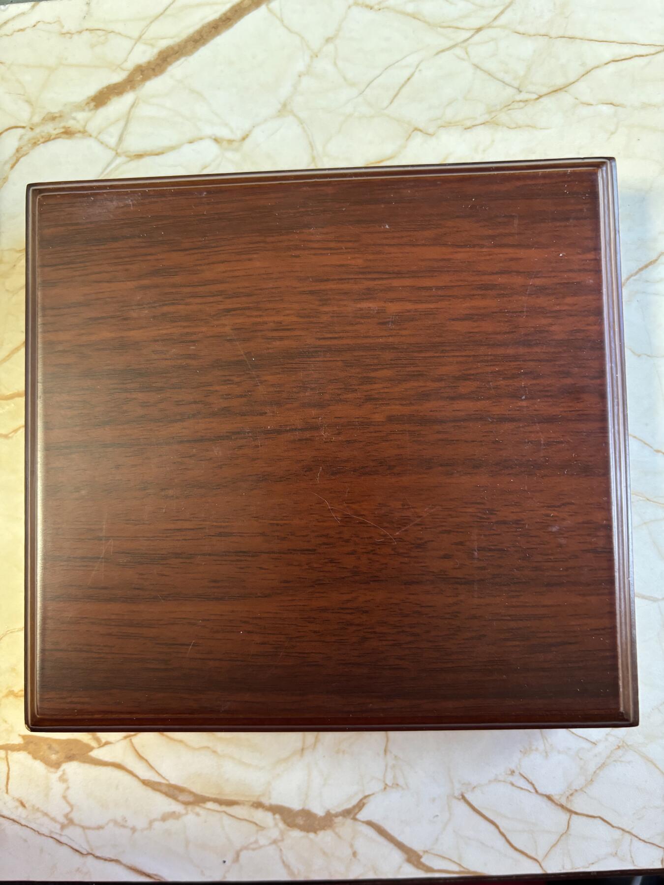 第197期拍卖 蒙古2005年500图格里克3枚彩色精制银币套 日本三位相扑横纲（第4/6/8代）3X1盎司999银 发行量：2千 盒证全，银价1752