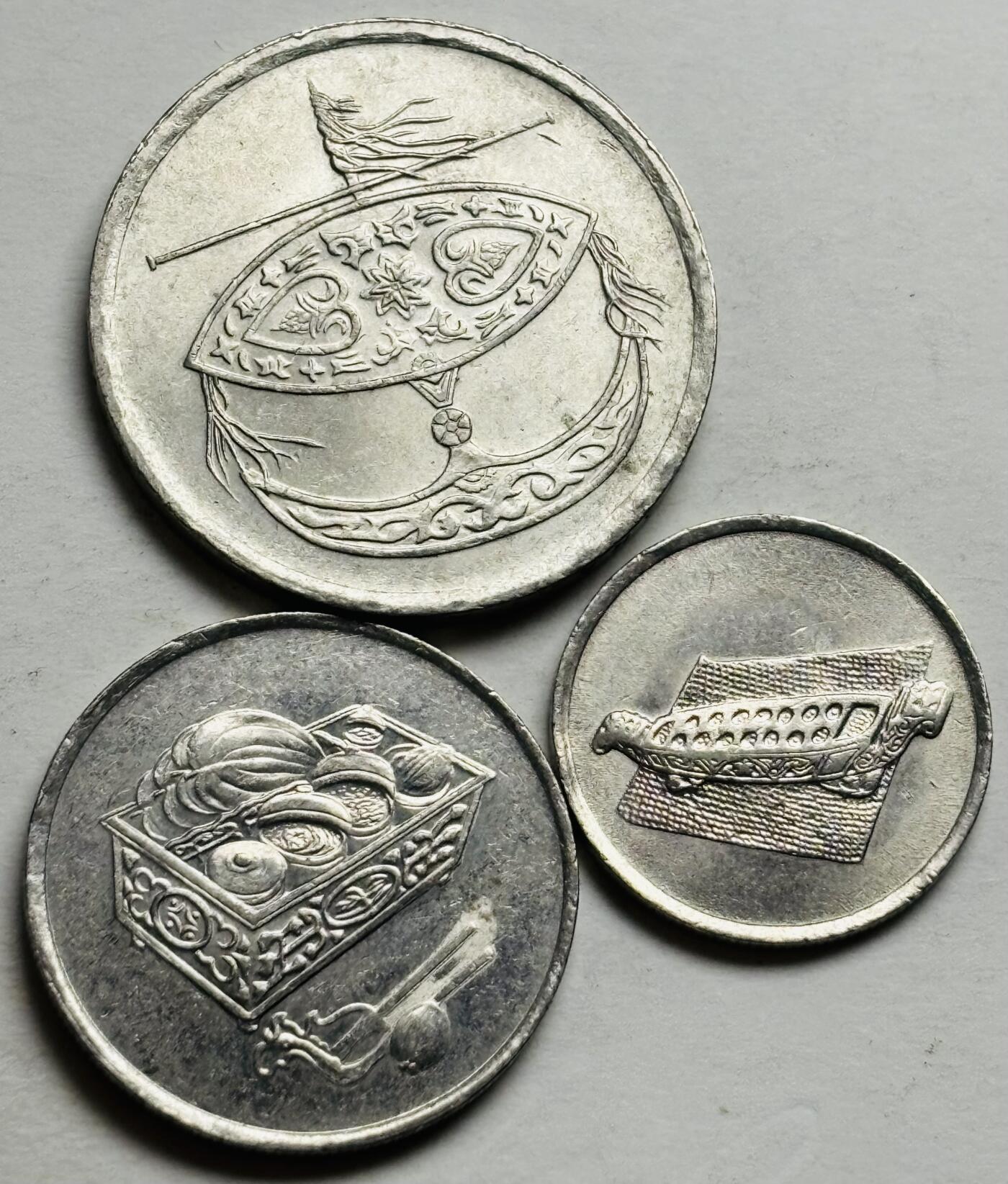 文馨钱币收藏第 300 场，银币，散币，小量德占比利时时期货币，长期接代拍业务 原光好品马来西亚民俗版 10-50 仙 3 枚套