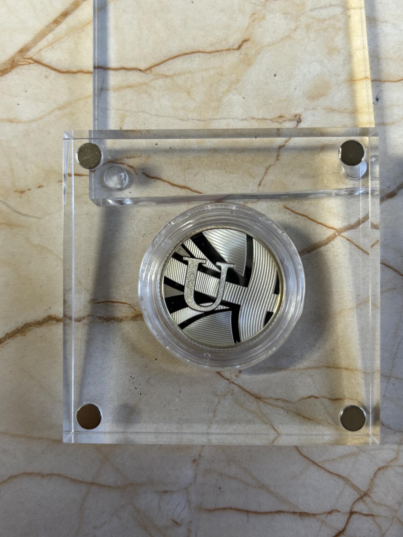 第197期拍卖 英国2018年10便士精制银币 26个字母系列-“U”字母 925银6.5克 发行量：2858 原盒