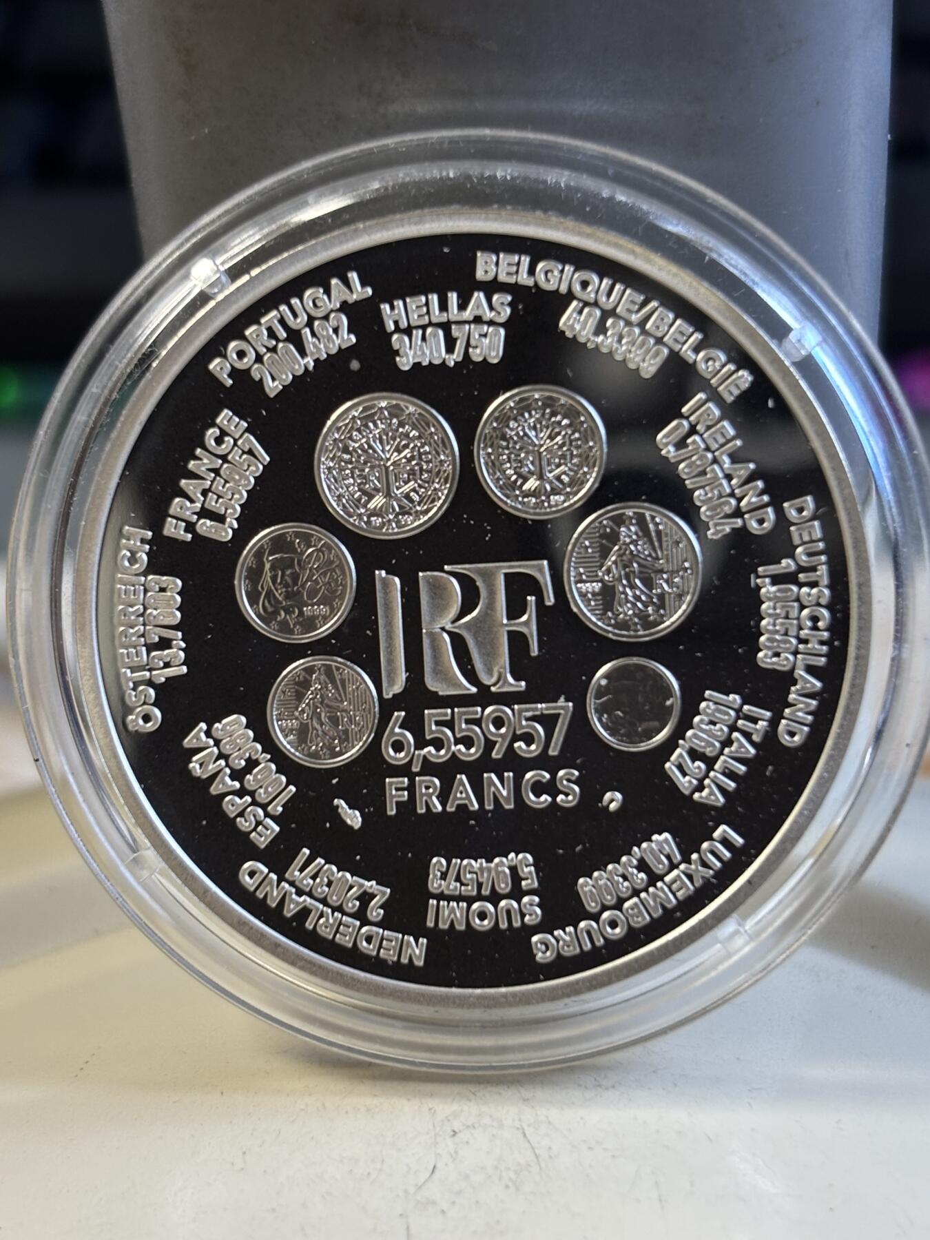 第197期拍卖 法国2001年6.55957法郎精制银币 欧元最后的转换率 22.2克900银 发行量：2万 盒证全