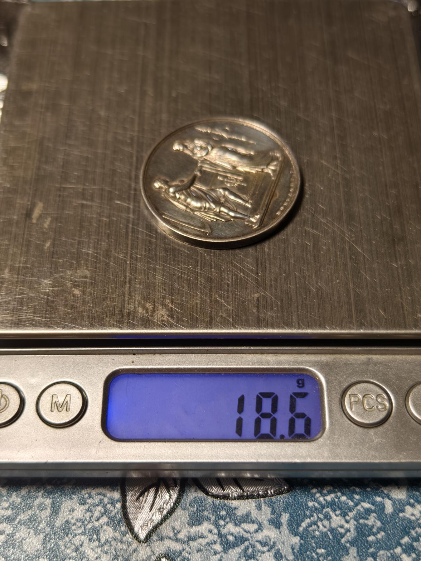 抚柳草堂-第二十五期章牌钱币  奖章勋章 满百包邮 放漏专场 19世纪法国新古典主义风格婚礼纪念银章 手指边铭 950银重18.6g 未刻名可自用 底板丝滑品相非常好  