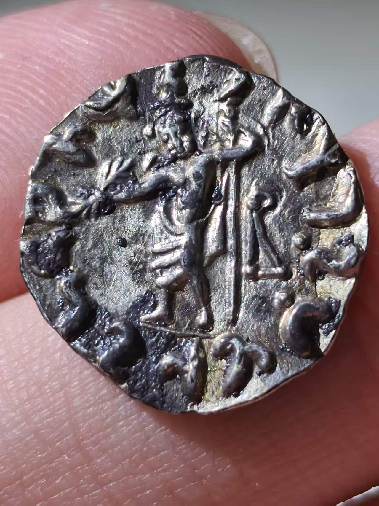 星盘世界钱币拍卖低佣金福利场(不直播) 非常少见！印度赛克王国的地方副王？萨迦斯坦统治者？斯帕拉霍雷斯银币，有一种说法是这个人就是汉书中提到的罽宾王乌头劳，有一处弯折，没断