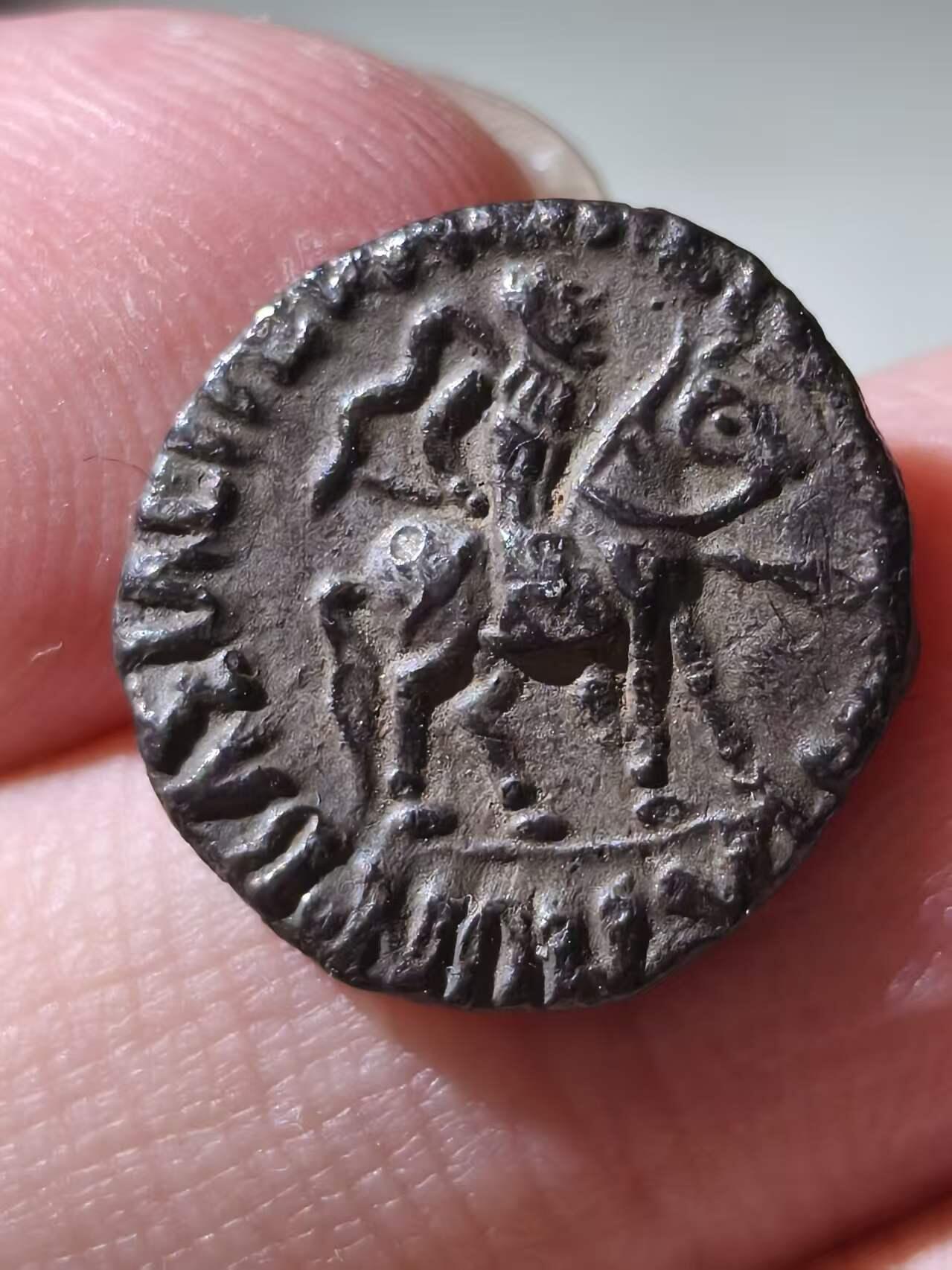 星盘世界钱币拍卖低佣金福利场(不直播) 非常少见精品！印度赛克王国的地方副王？萨迦斯坦统治者？斯帕拉霍雷斯之子斯帕拉加达梅斯银币，有一种说法是这个人就是汉书中提到的罽宾王乌头劳之子！有一点点弯