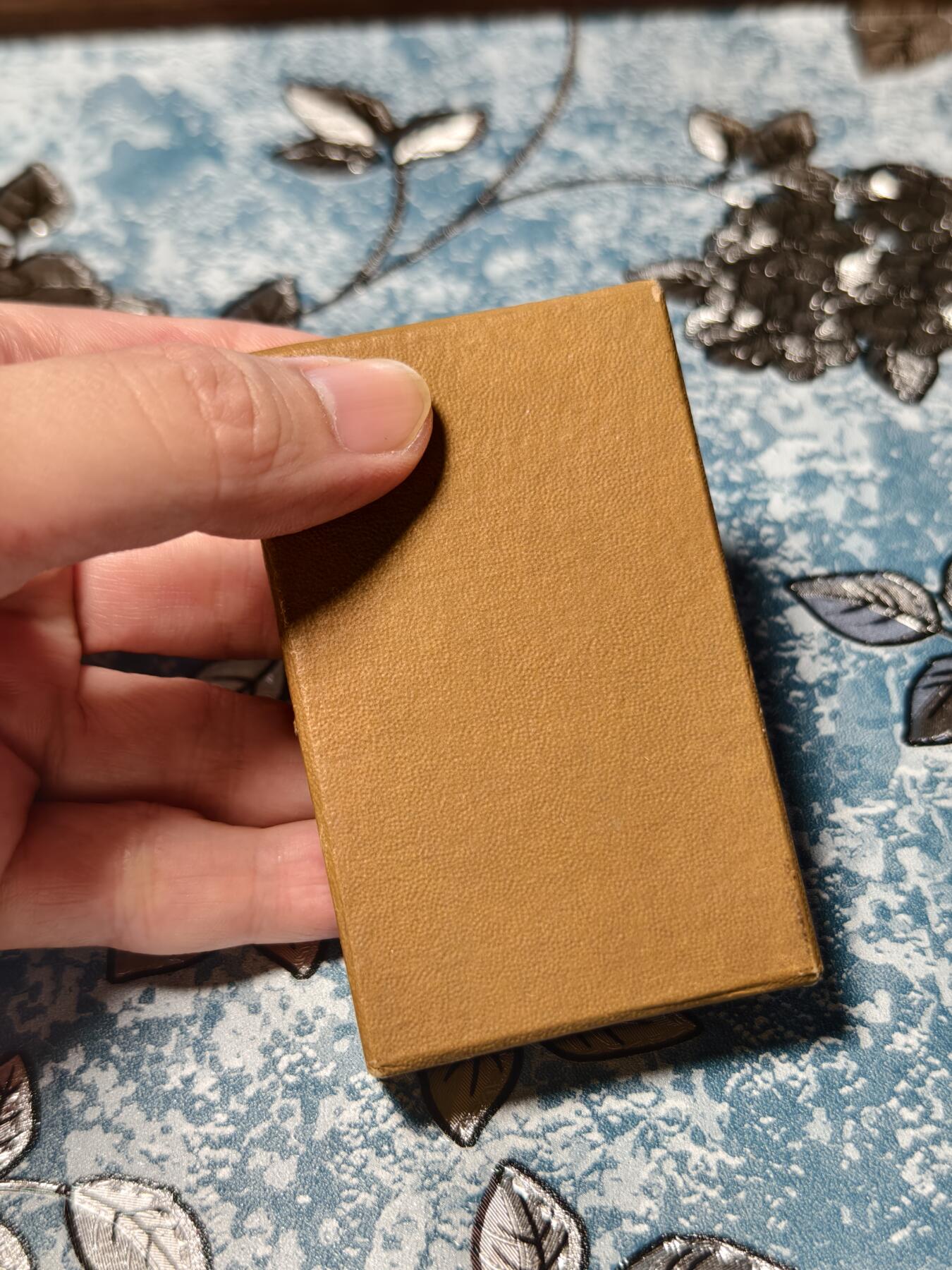 抚柳草堂-第二十五期章牌钱币  奖章勋章 满百包邮 放漏专场 1938伪满洲国赤十字社正赞助员章 原盒历史原品 此章是日本扶植的伪满洲国傀儡政权，在1938年（康德五年）设立的红十字会相关勋章，是日本侵华、殖民东北的历史实物罪证 历史意义早已超过此物本身价值