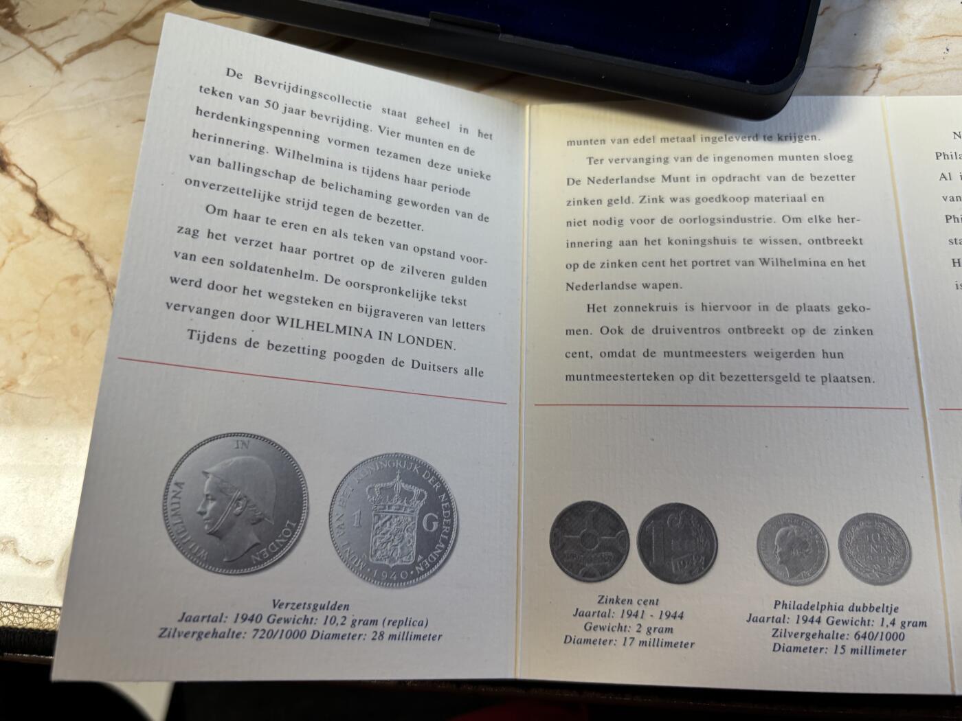 第197期拍卖 荷兰1995年二战胜利50周年币套 含一枚银章（925银25克）锌分币（1941-44)费城银币（1.4克640银,1944）1盾（720银10.2克，复刻1940）10盾（720银25克，1970）盒证全