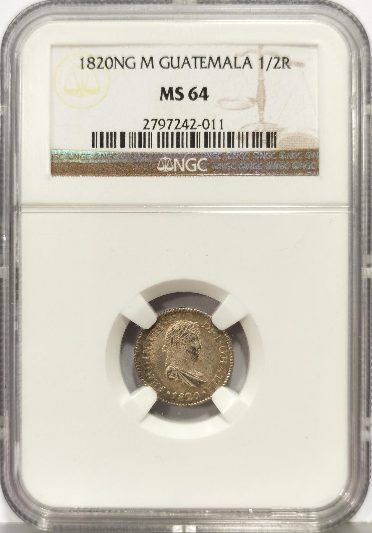 博洋堂世界钱币拍卖第168期（全场包邮） NGC MS64 西属危地马拉1820年费迪南七世1/2R小银币 五彩包浆 镜面底板 状态非常好 少见的小面值双柱 足以自藏的一枚 老盒严评 出自名家旧藏但未被标注 各位藏家把握入手机会 近期麦稀奇墨西哥63分1/2r价格就已经达到2000元不含佣金 危地马拉比墨西哥 秘鲁 玻利维亚都要少