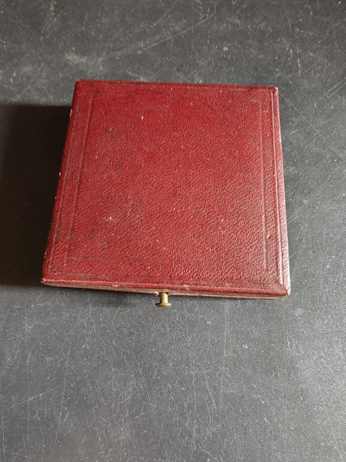 老王徽章第192期 法国里尔市农业委员会大铜章 原盒 A.勒孔特作品 罗马丰收女神刻瑞斯形象 直径41mm 重量35.3g