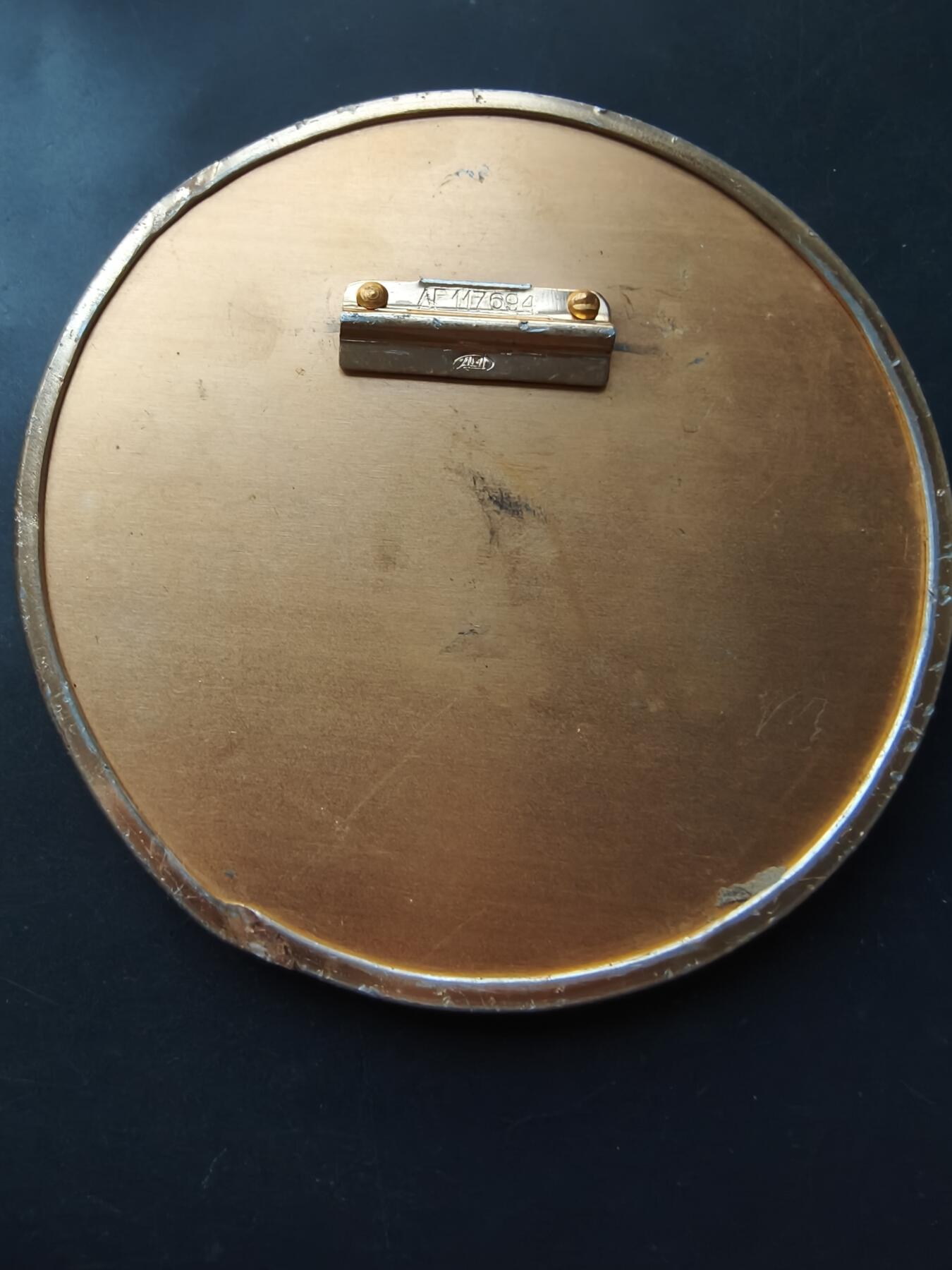 老王徽章第192期 苏联列宁大尺寸纪念章      背后支架损坏      直径95mm     重量246.1g