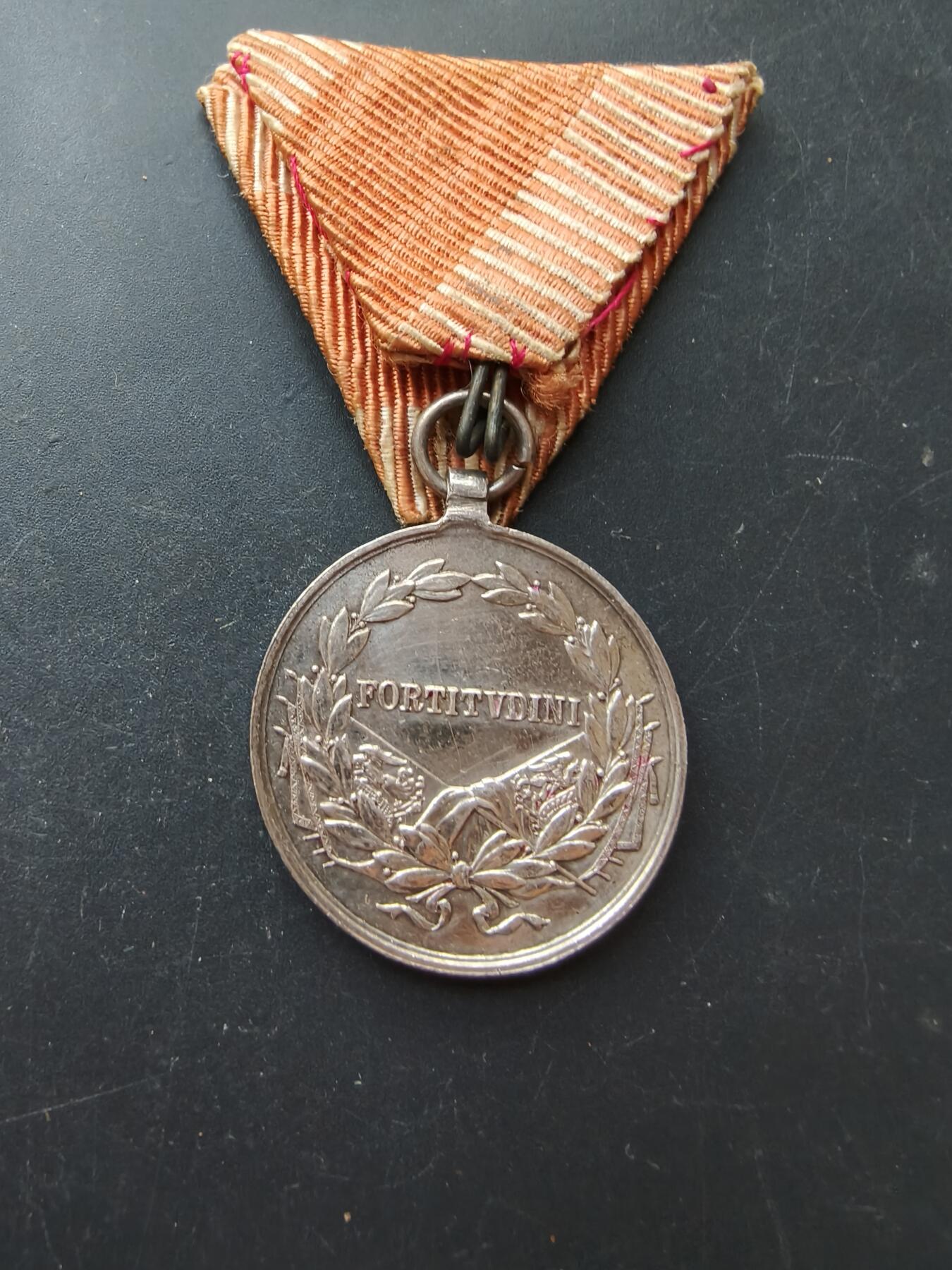 老王徽章第192期 奥匈帝国银级勇敢奖章    卡尔版   带900银标    20g