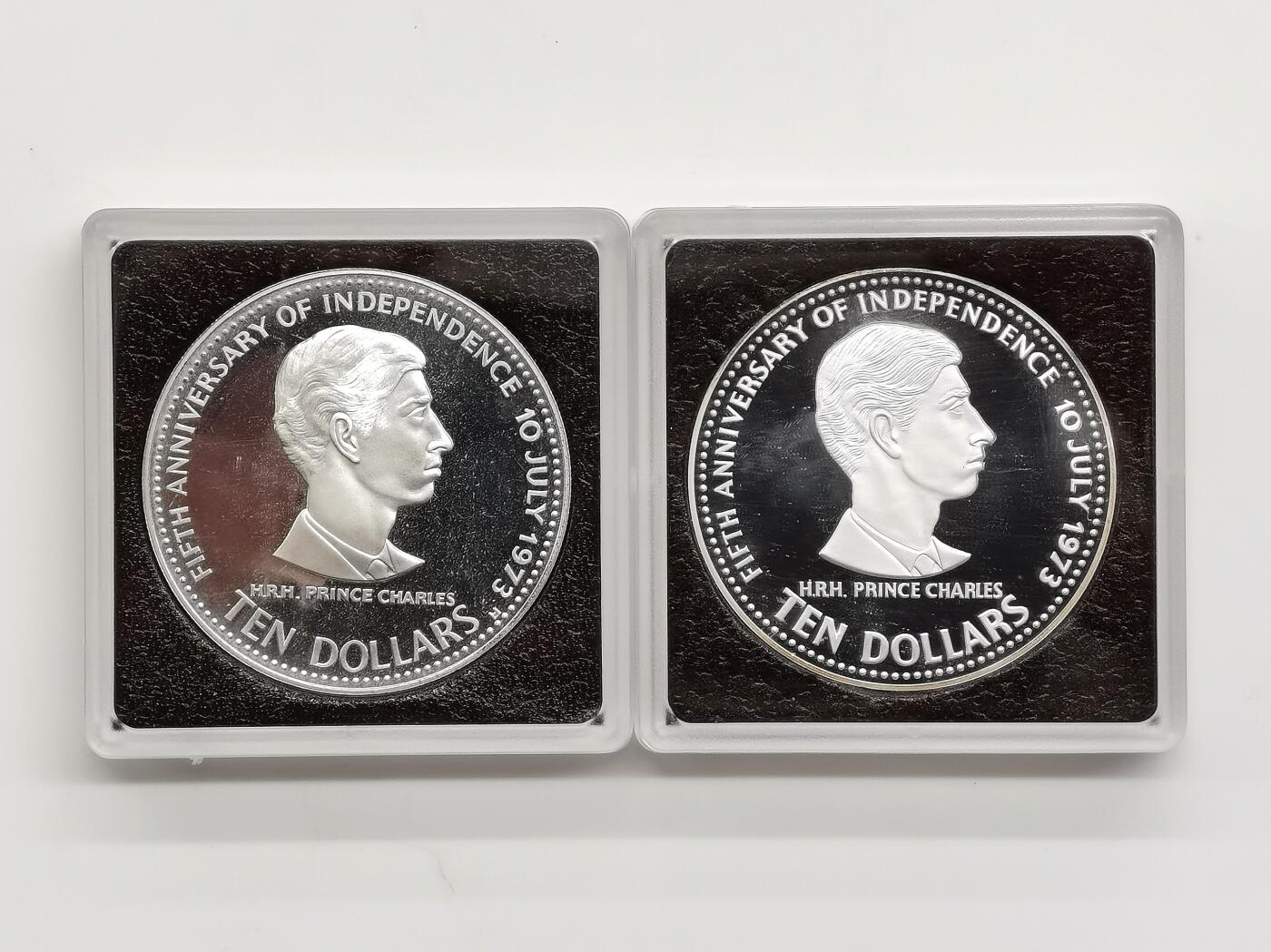 博洋堂世界钱币拍卖第168期（全场包邮） 巴哈马1978年10元2枚精制银币套 独立5周年系列（分别由瑞士和英国铸造）-查尔斯王子 2X45.36克500银 盒证全