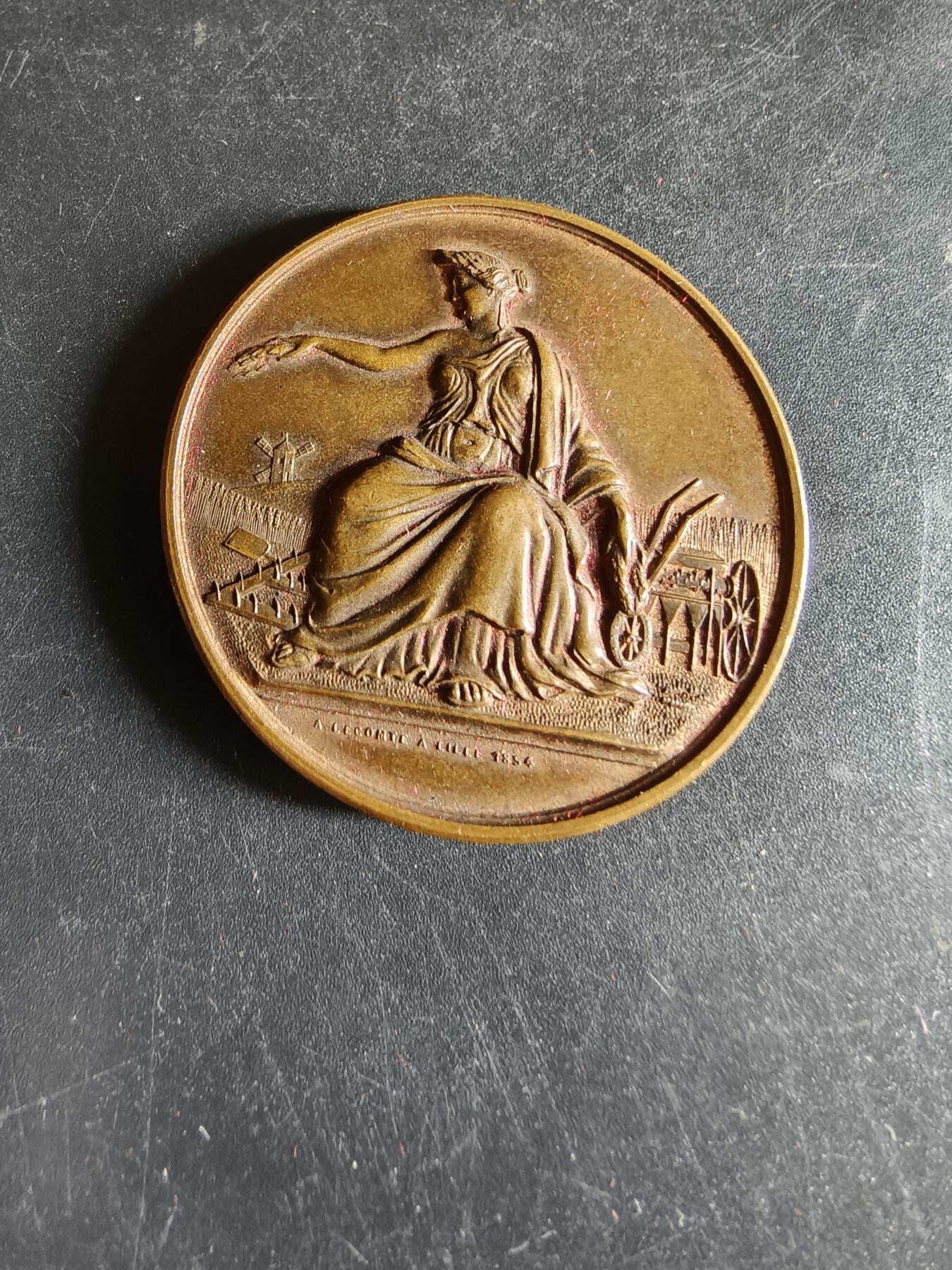 老王徽章第192期 法国里尔市农业委员会大铜章 原盒 A.勒孔特作品 罗马丰收女神刻瑞斯形象 直径41mm 重量35.3g