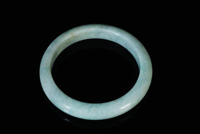 上海都达杂项专场102【全场包邮】  天然冰绿种翡翠（A货）手镯 附鉴定证书97-6