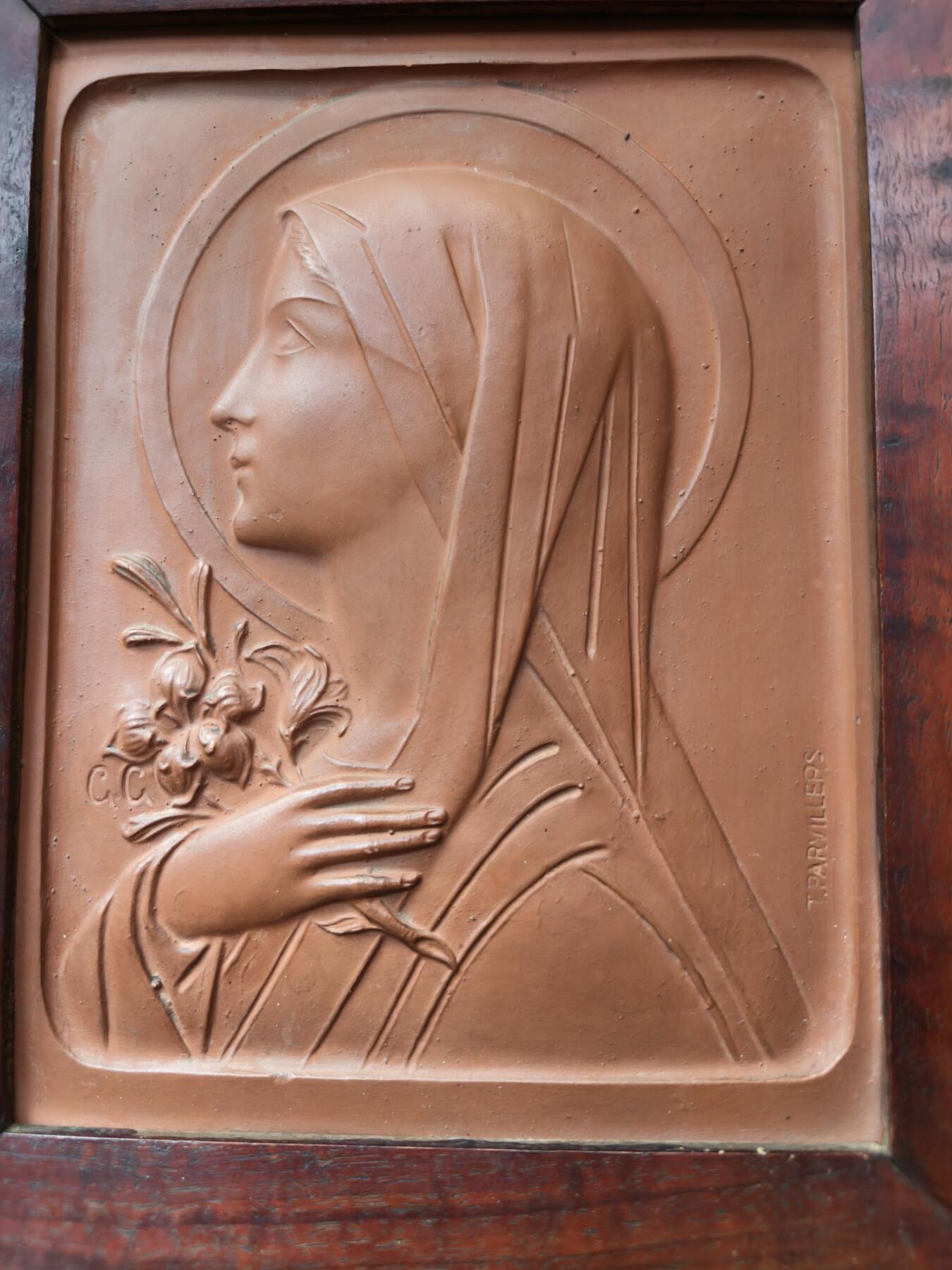 老王徽章第192期 法国陶土浮雕圣母玛利亚     新艺术风格      大尺寸已装裱      19.5×14.5cm  