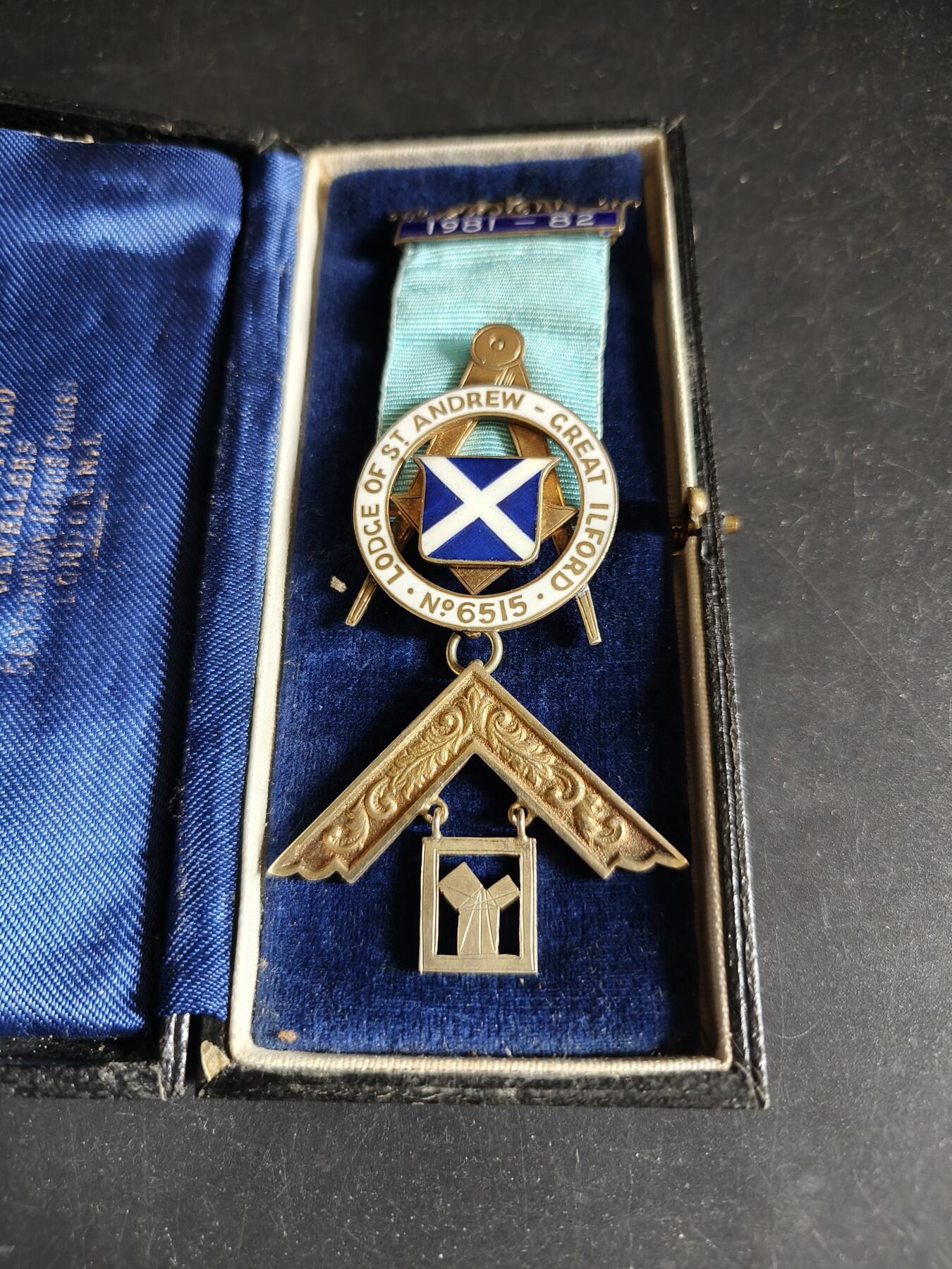 老王徽章第192期 英国共济会圣安德鲁会所年度执事奖章    925银镀金珐琅     原盒      34g