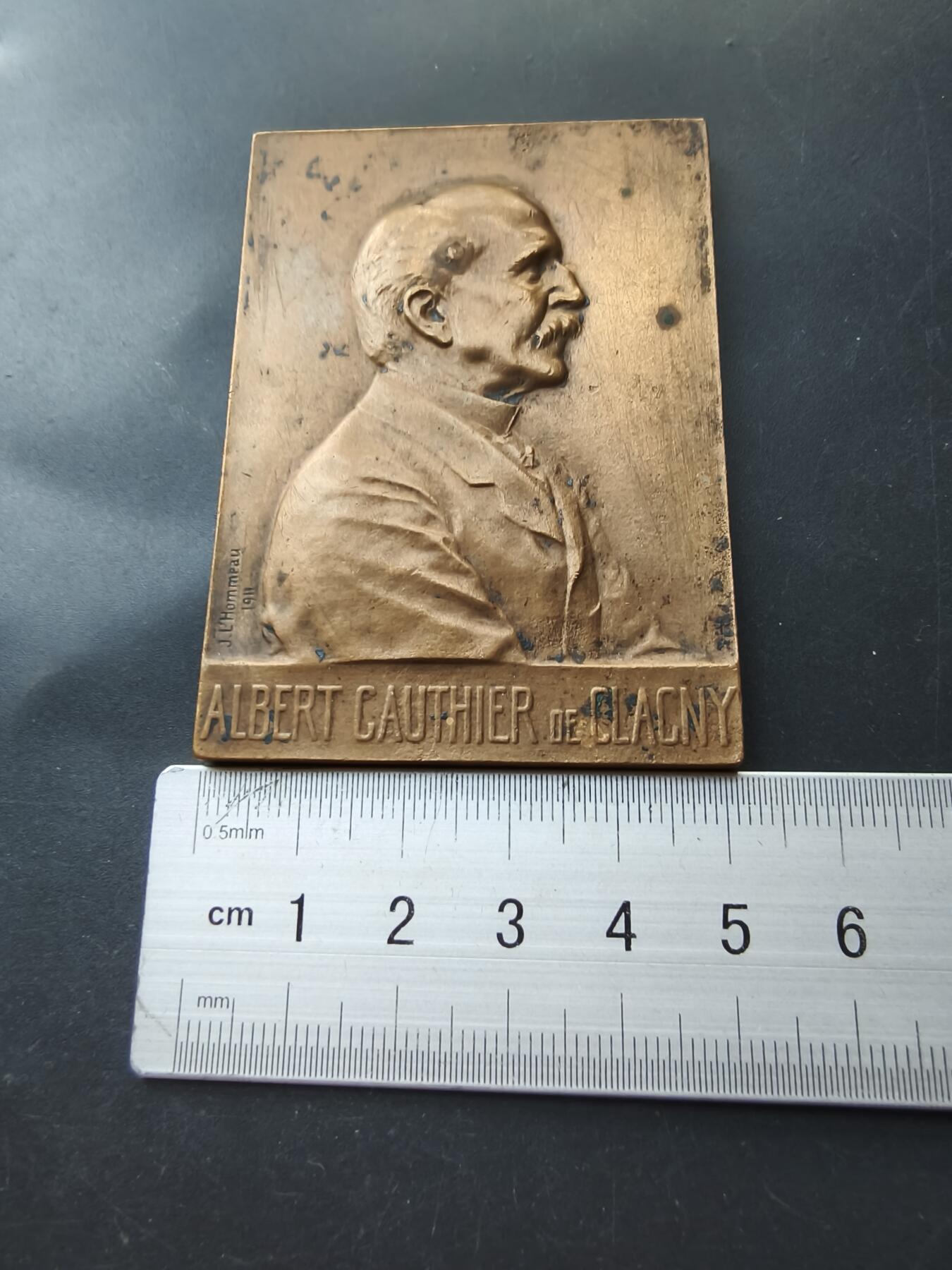 老王徽章第192期 法国塞纳-瓦茨省众议员阿尔贝·戈捷·德·克拉尼方形大铜章       尺寸51×73mm     重量104.1g