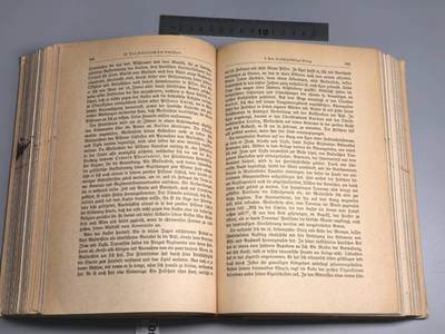小驴勋章奖章收藏4月18日周六晚六点拍卖（珍爱和平，收藏战争，铭记历史，勿忘国耻，忠党爱国。有偿代拍，送拍规则在简介最后，参拍须阅读规则后再参拍，关系到运费包装发货时效真假辨别等关键信息，拍卖时不再发原图，看大图店主微信码在拍卖店铺介绍里或者找我要） 德国历史从德国早期到现代 二战德国1942年莱比锡乔治出版 有多张照片绘画地图 书本厚重 德文原版