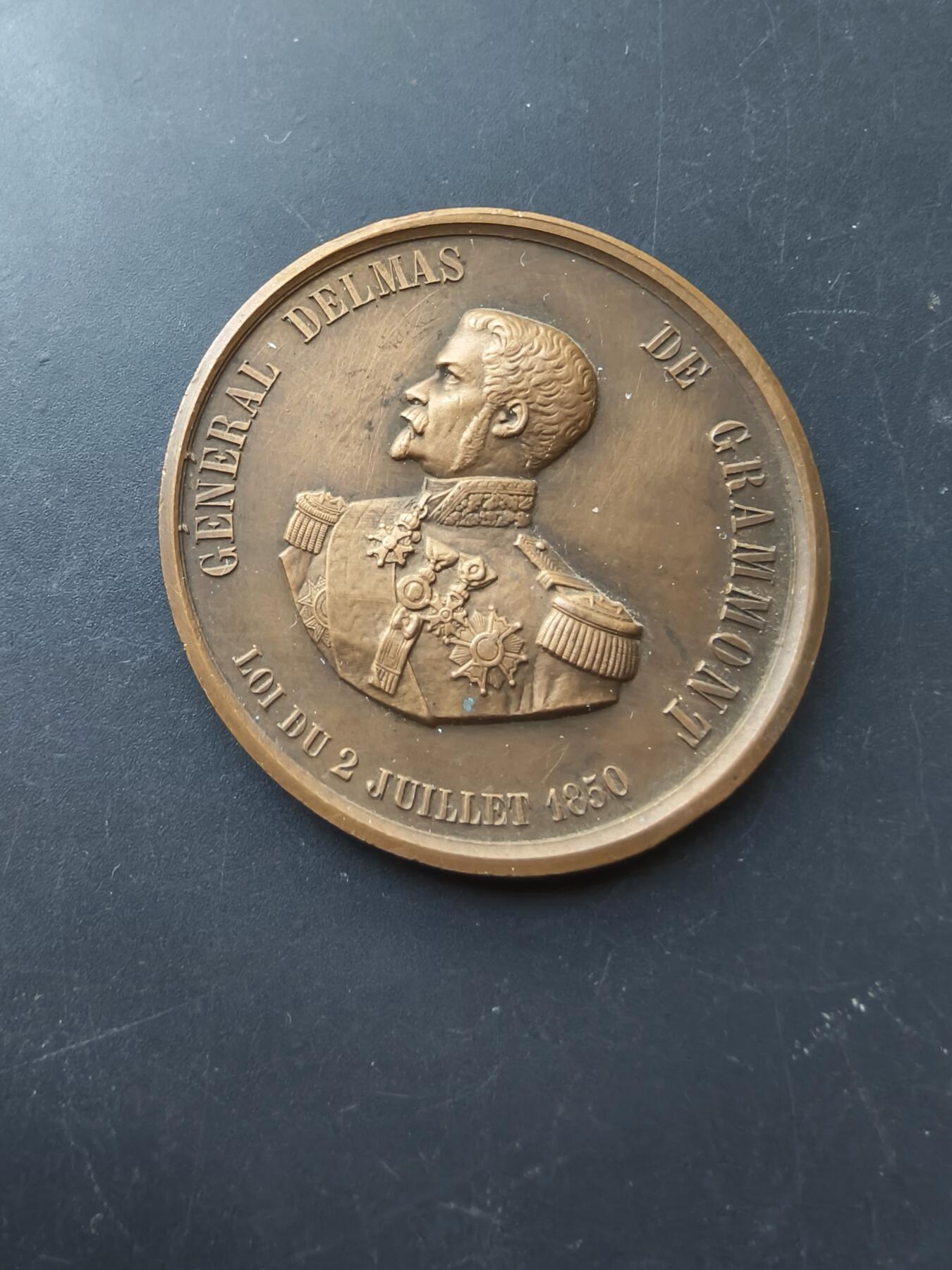 老王徽章第192期 1850年法国里昂动物保护协会授予德尔马斯将军大铜章       直径46mm      .重量44.7g