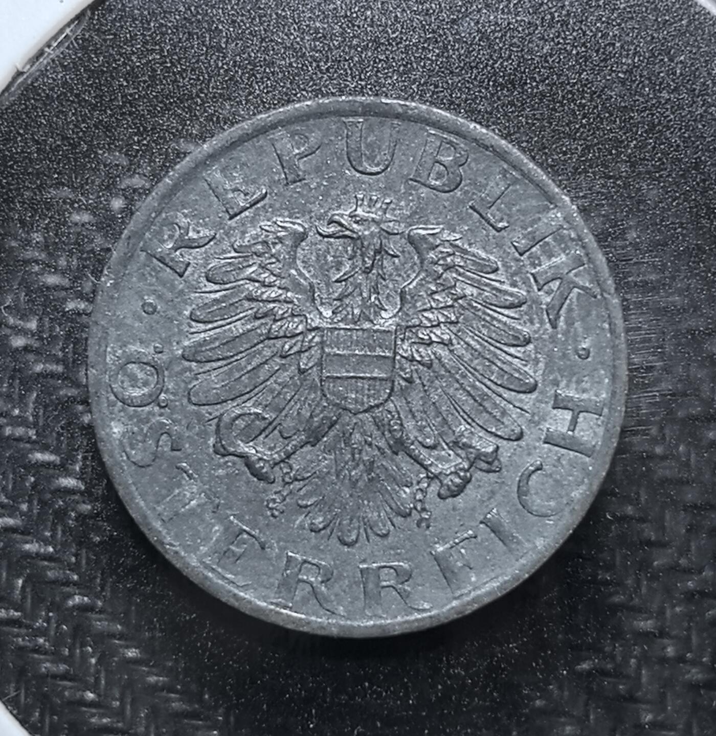 外国优质老铜币纪念币银币专场，周六晚上九点倒数截拍，满百包邮，周日发货,可寄存半年，喜欢朋友微信扫描二维码可直接参拍