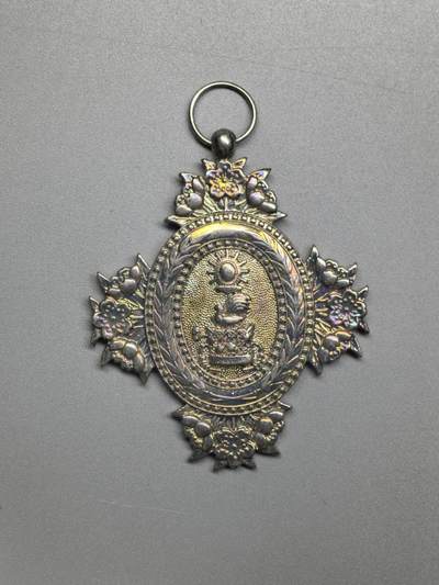 小驴勋章奖章收藏4月18日周六晚六点拍卖（珍爱和平，收藏战争，铭记历史，勿忘国耻，忠党爱国。有偿代拍，送拍规则在简介最后，参拍须阅读规则后再参拍，关系到运费包装发货时效真假辨别等关键信息，拍卖时不再发原图，看大图店主微信码在拍卖店铺介绍里或者找我要） 现代工艺品  八等宝冠 非原品