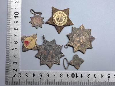 小驴勋章奖章收藏4月18日周六晚六点拍卖（珍爱和平，收藏战争，铭记历史，勿忘国耻，忠党爱国。有偿代拍，送拍规则在简介最后，参拍须阅读规则后再参拍，关系到运费包装发货时效真假辨别等关键信息，拍卖时不再发原图，看大图店主微信码在拍卖店铺介绍里或者找我要） 缅甸绵共奖章等一组