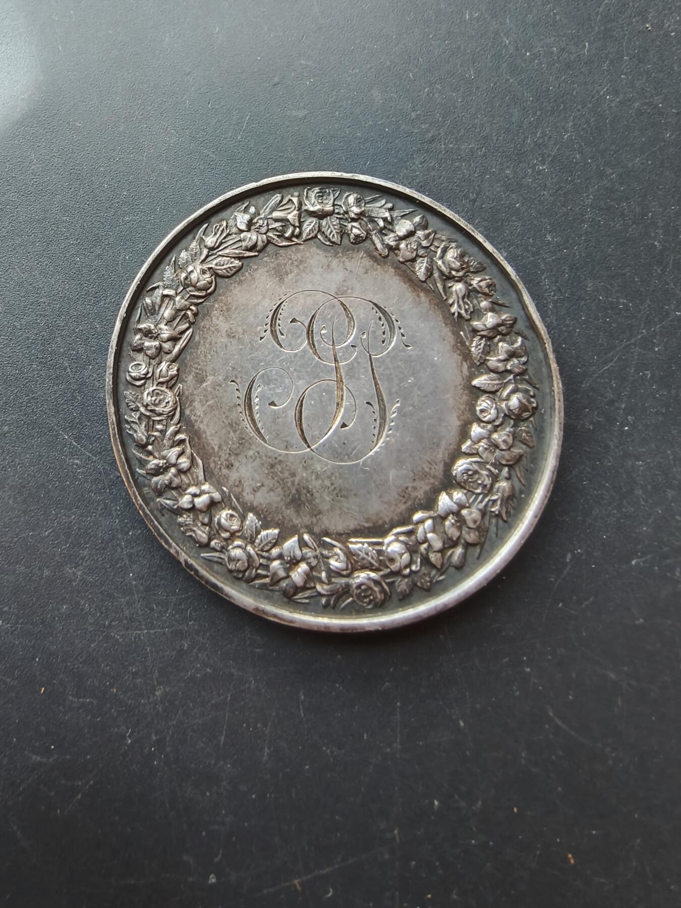 老王徽章第192期 法国婚礼大银章      少见大尺寸     早期油壶边铭，带背铭   950银     直径41mm     重量32.1g